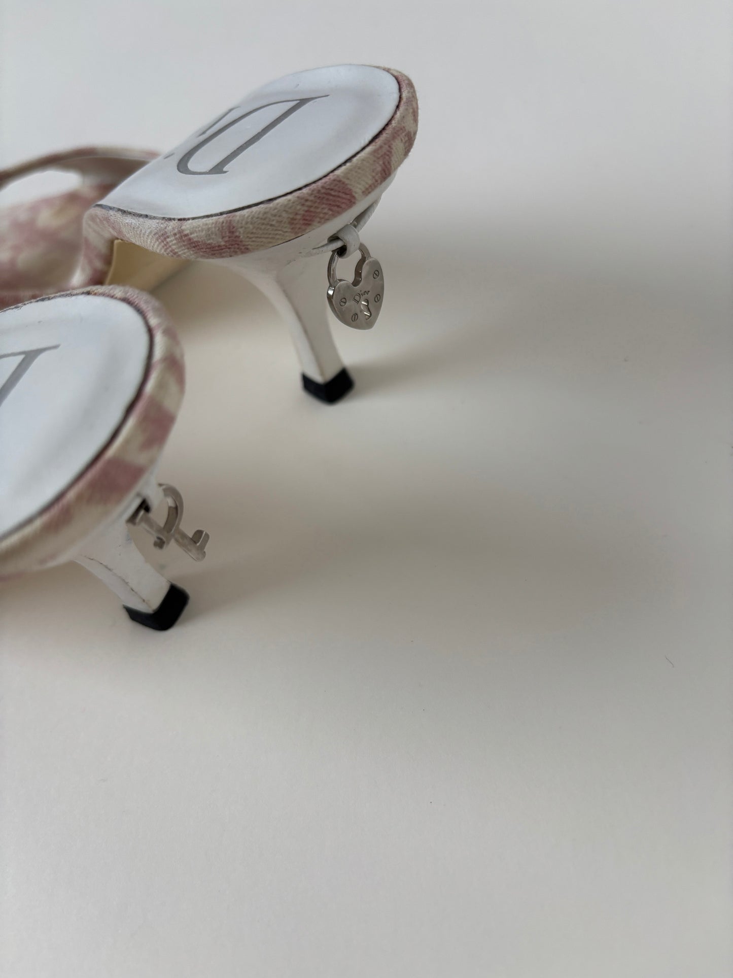 Christian Dior S/S 2003 by John Galliano white trotter kitten heels (EU 36 / US 5.5)