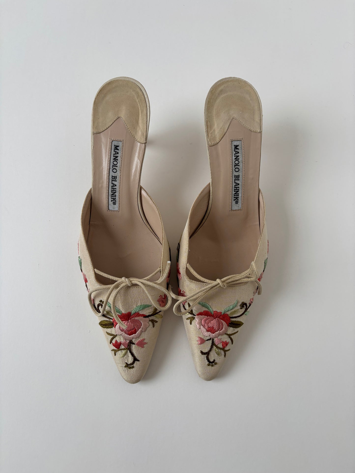 Manolo Blahnik 2000s ivory silk roses embroidery kitten heel mules (EU 39 / US 8.5)