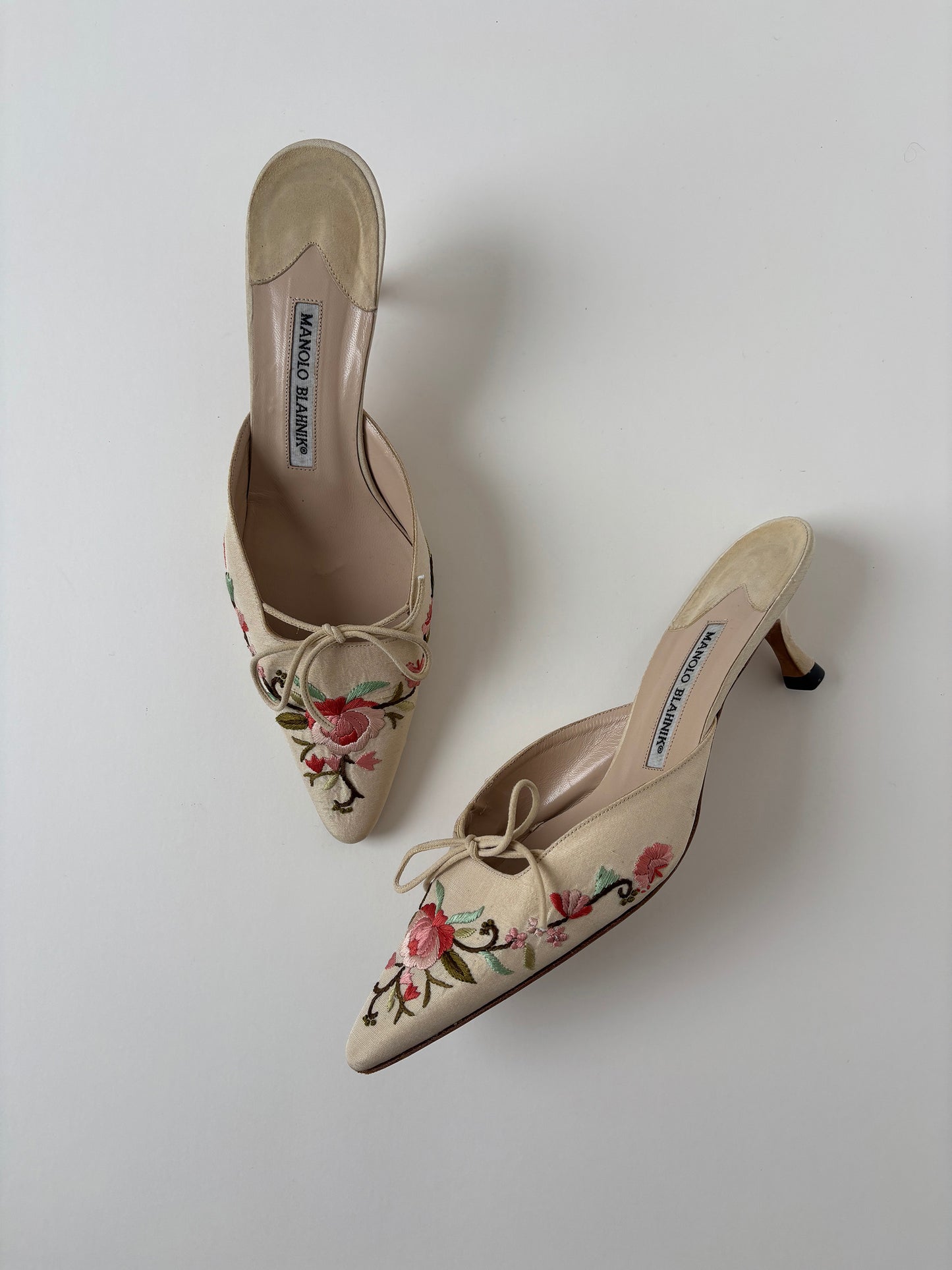 Manolo Blahnik 2000s ivory silk roses embroidery kitten heel mules (EU 39 / US 8.5)