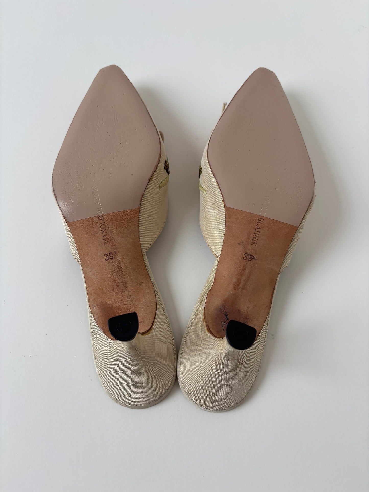 Manolo Blahnik 2000s ivory silk roses embroidery kitten heel mules (EU 39 / US 8.5)