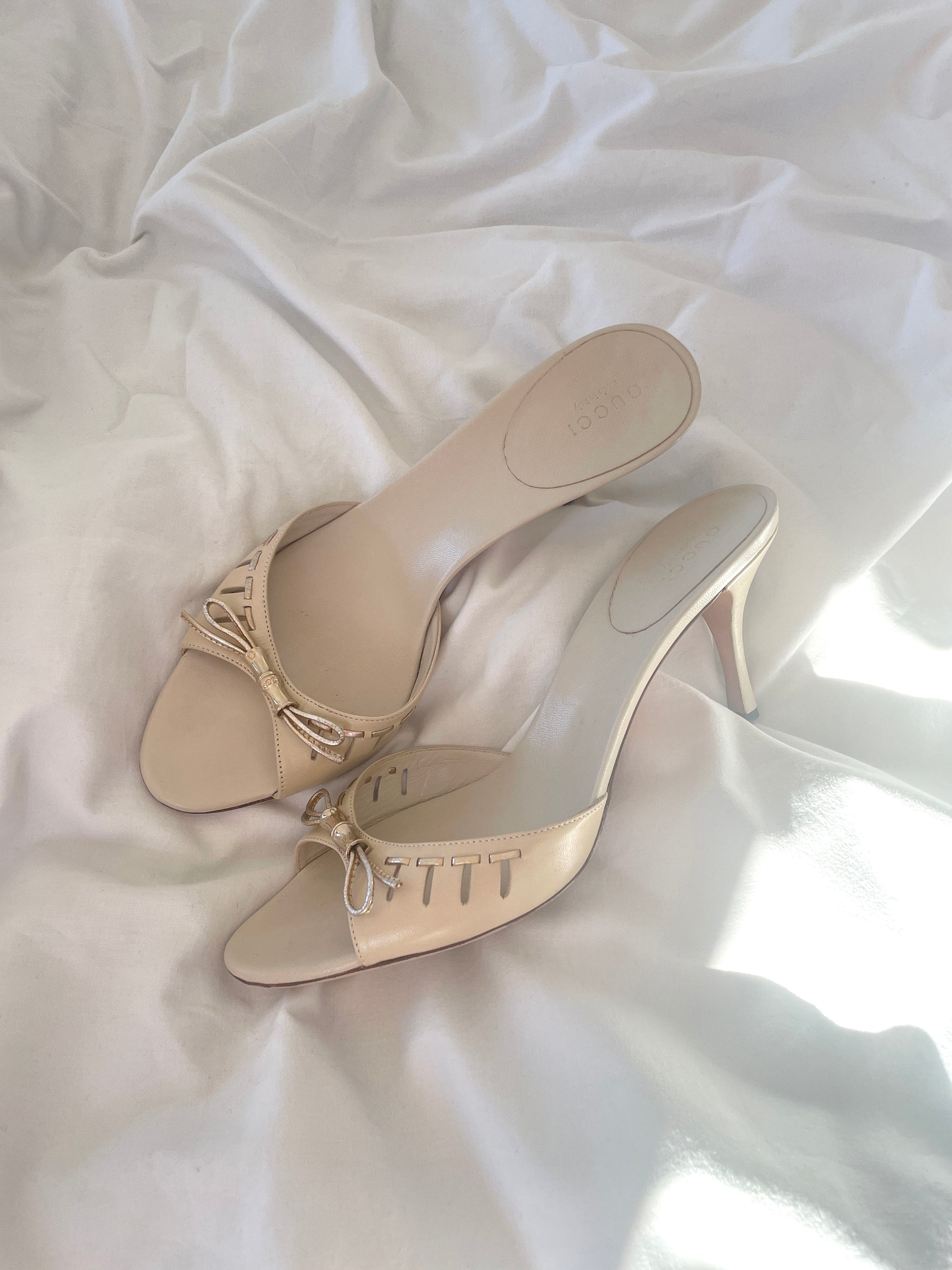 Vintage Gucci by Tom Ford off-white mini silvery bamboo and bow heel sandals