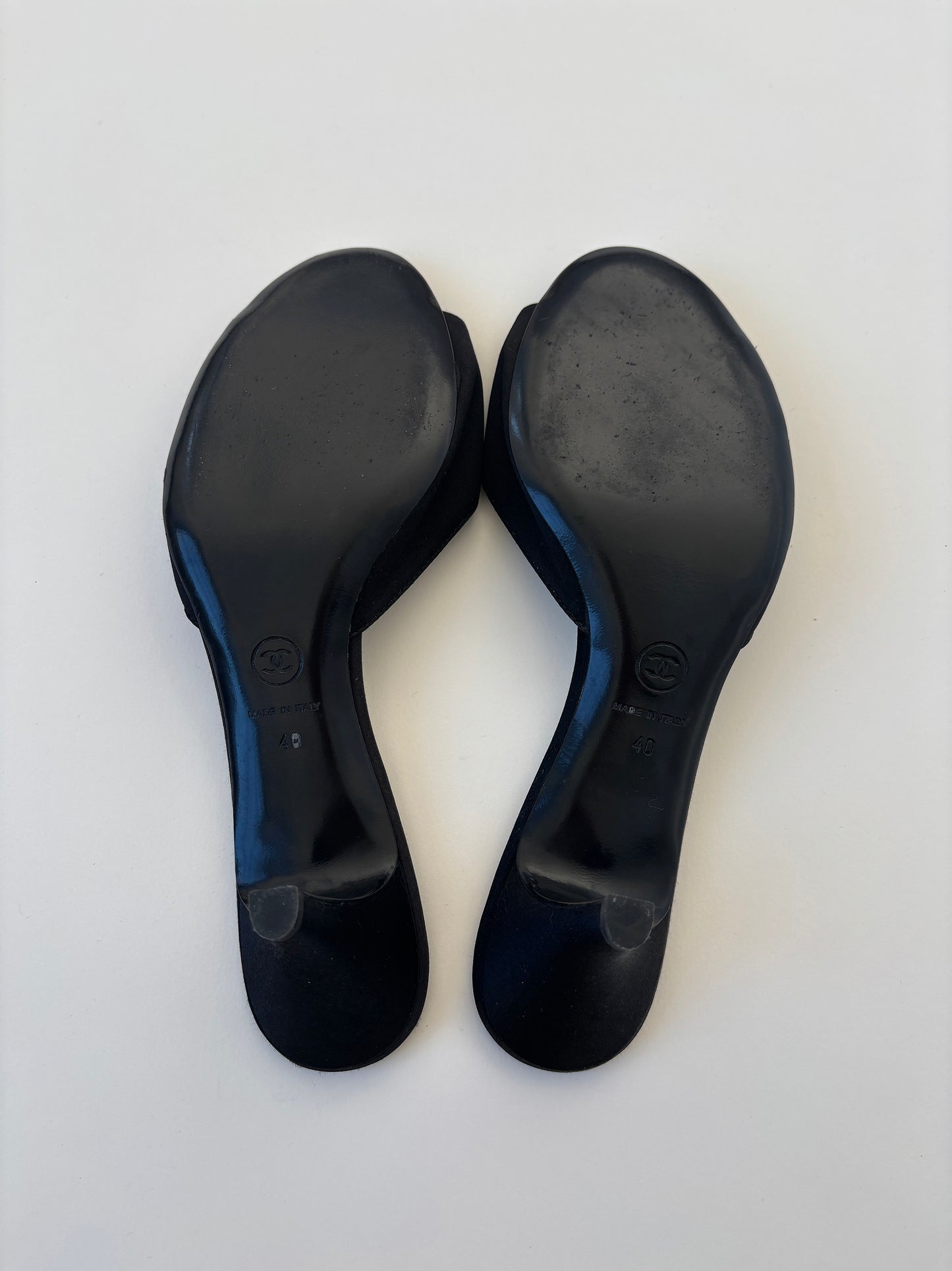 Chanel 1990s by Karl Lagerfeld black satin kitten heels UNWORN (EU 40 / US 9.5)