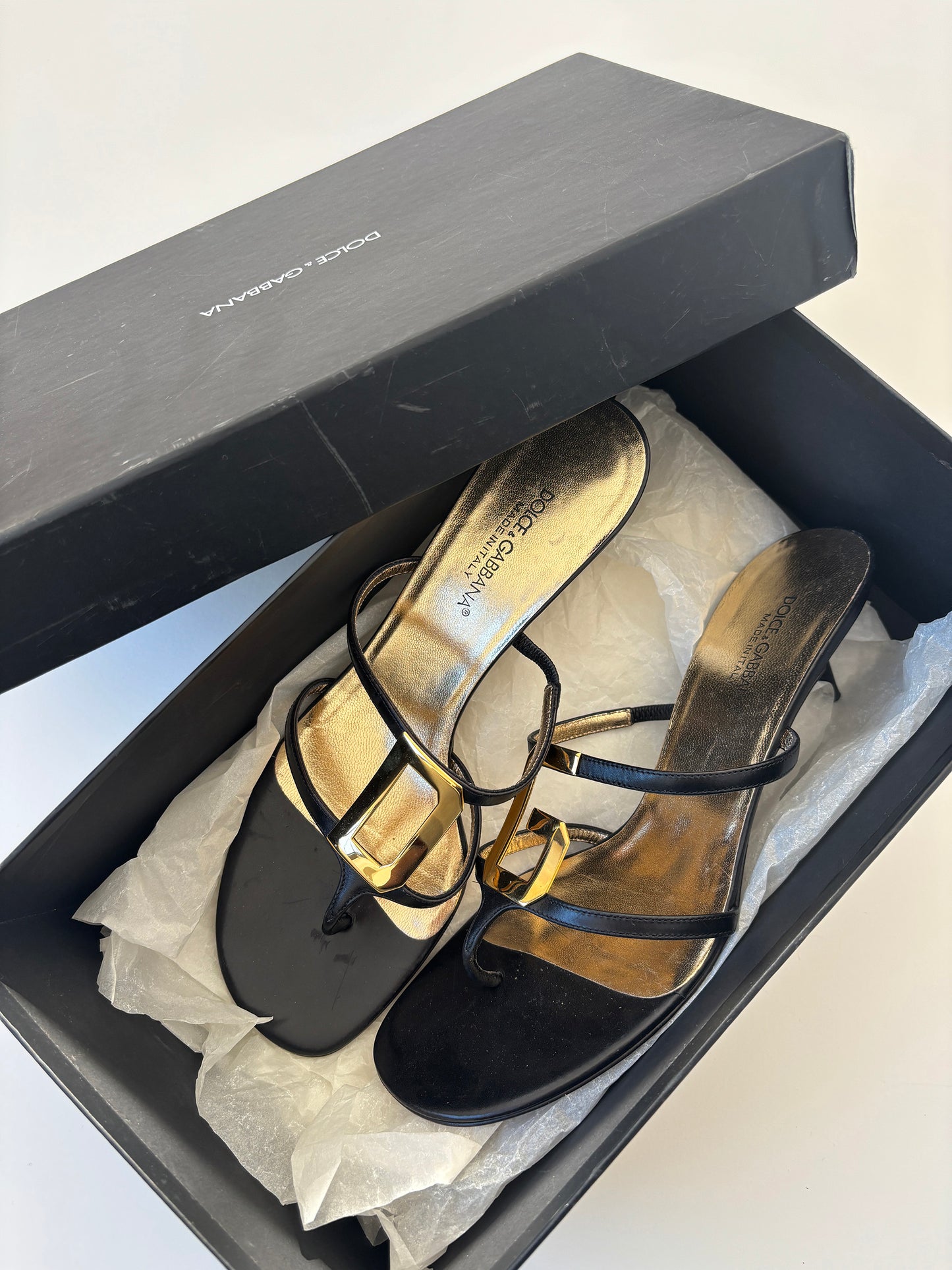 Dolce & Gabbana 2000s golden logo thong kitten heels (EU 38,5 / US 8)