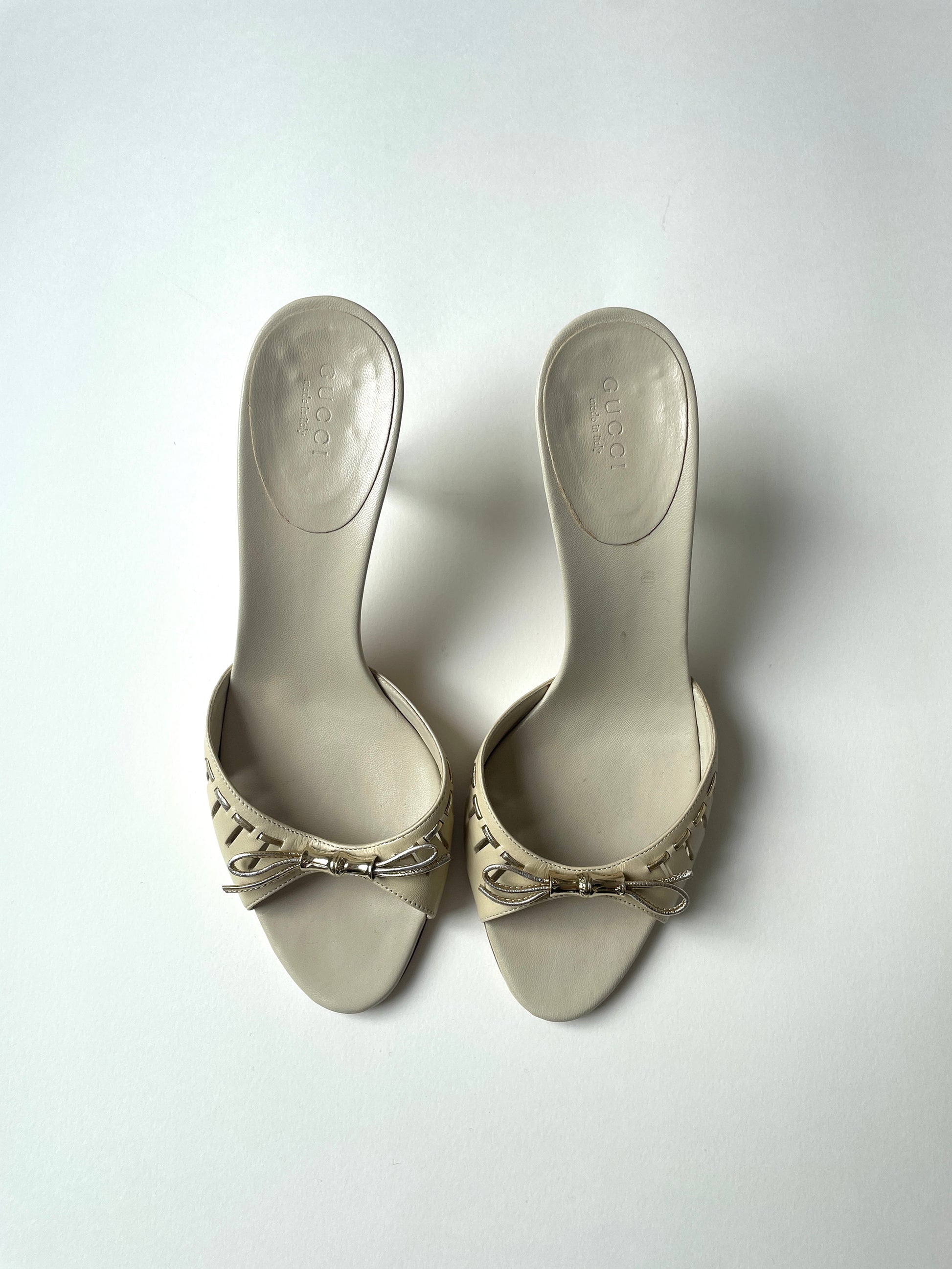 Vintage Gucci by Tom Ford off-white mini silvery bamboo and bow heel sandals