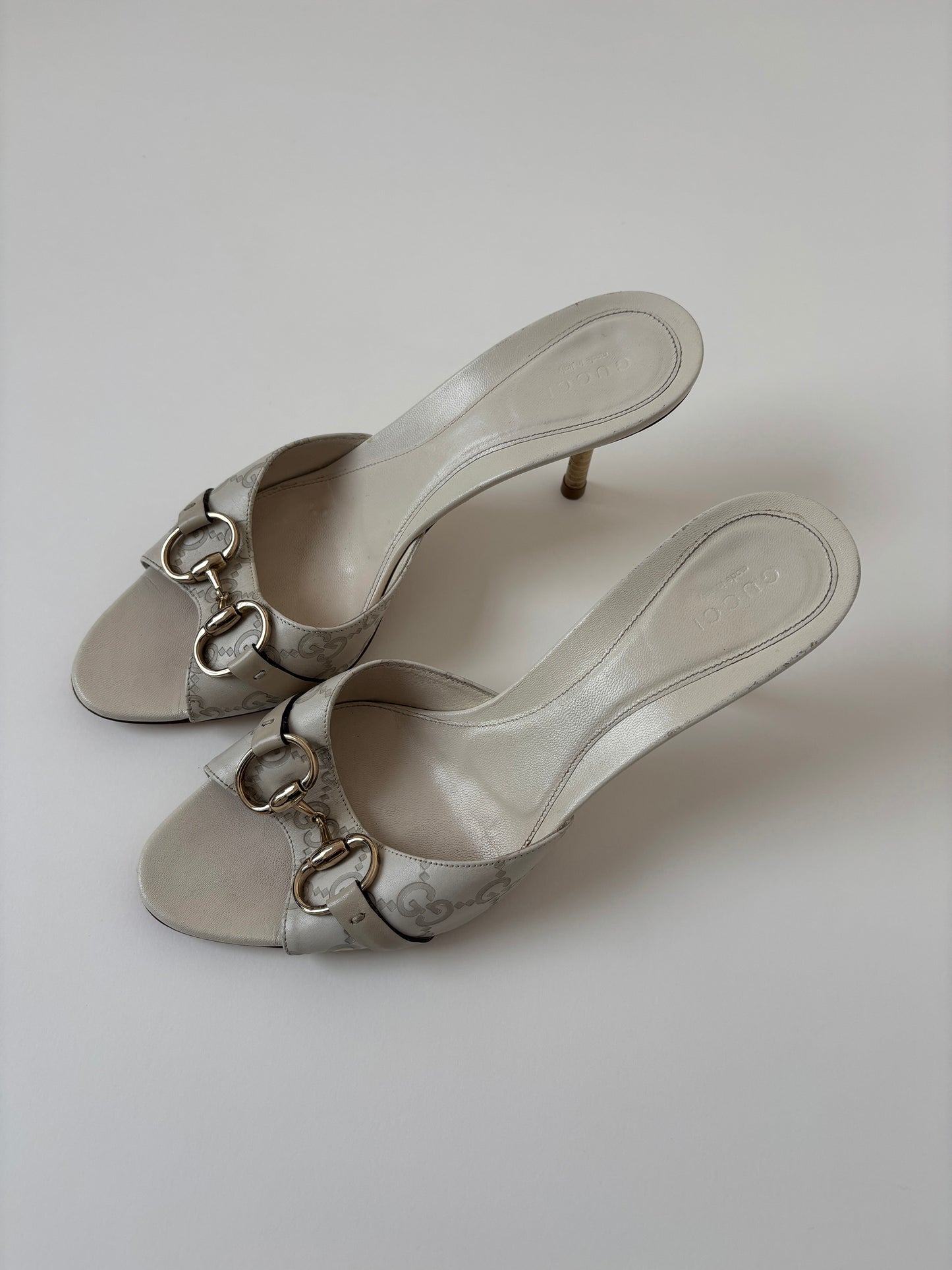 Gucci by Tom Ford 2000s cream white monogram horsebit sandals (EU 39,5 / US 9)