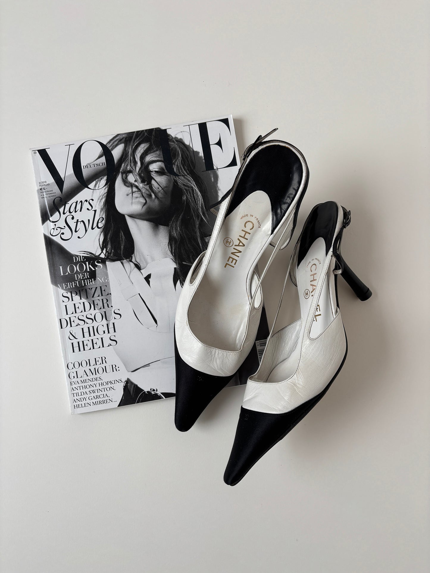 Chanel by Karl Lagerfeld 2000s two tone white kitten heels (EU 40 / US 9.5)