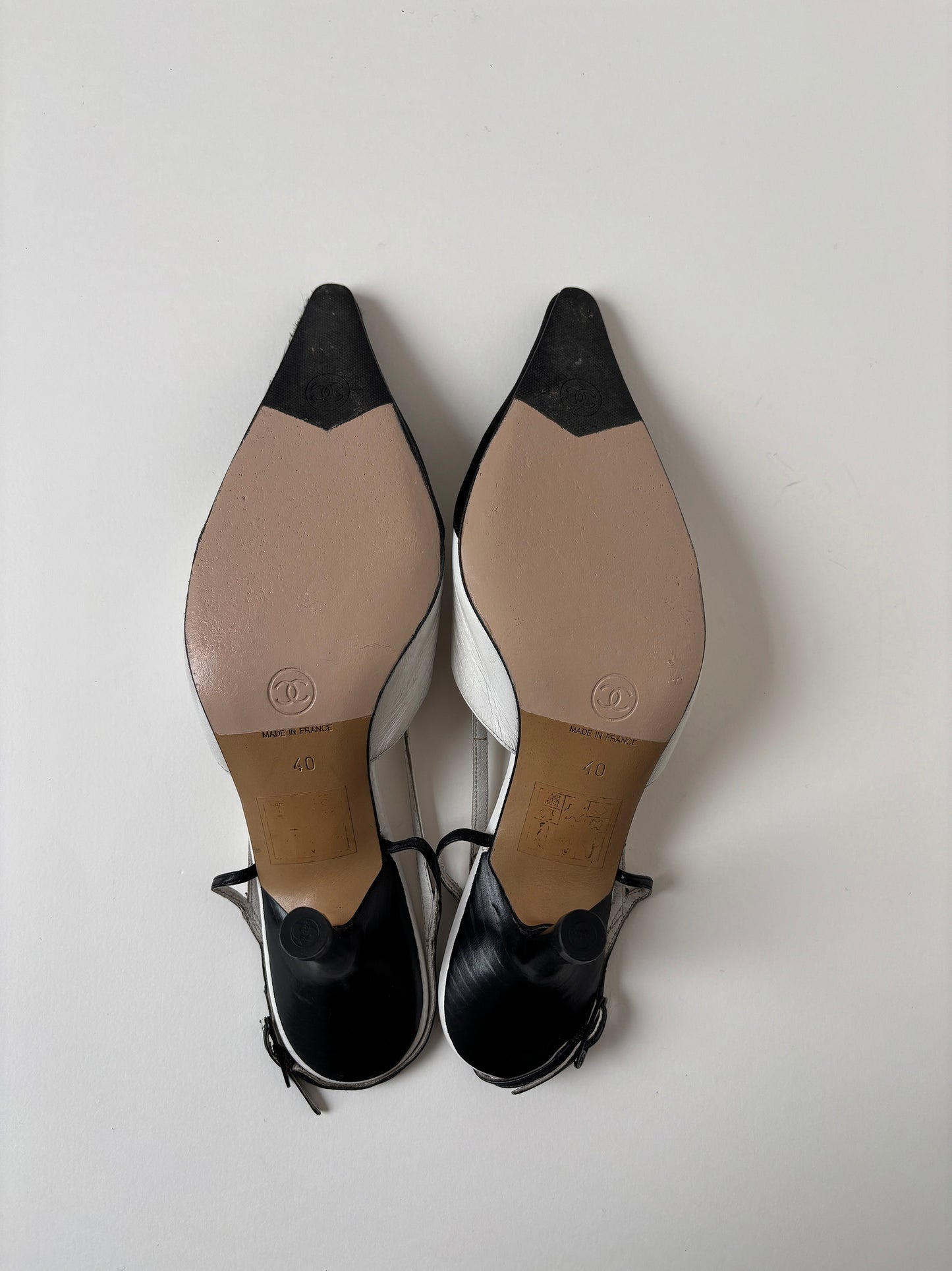 Chanel by Karl Lagerfeld 2000s two tone white kitten heels (EU 40 / US 9.5)