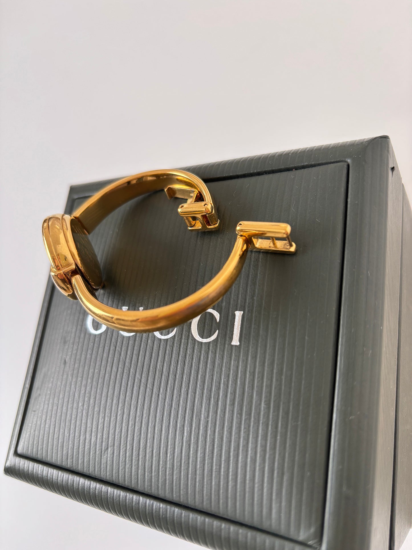Gucci by Tom Ford 1990s 1400L 18K gold plated bangle watch