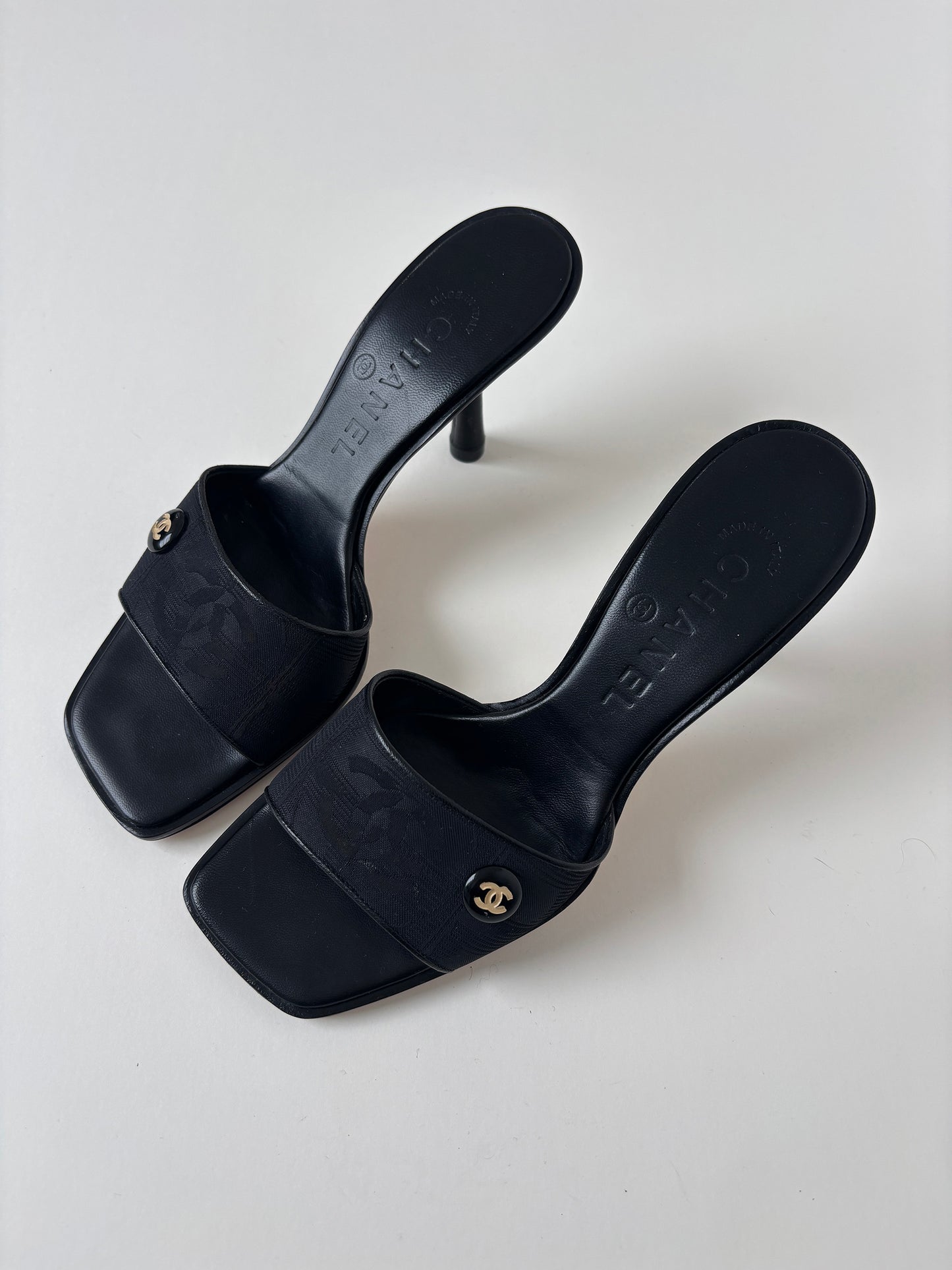 Chanel 2000s by Karl Lagerfeld black CC heels (EU 35,5 / US 5)