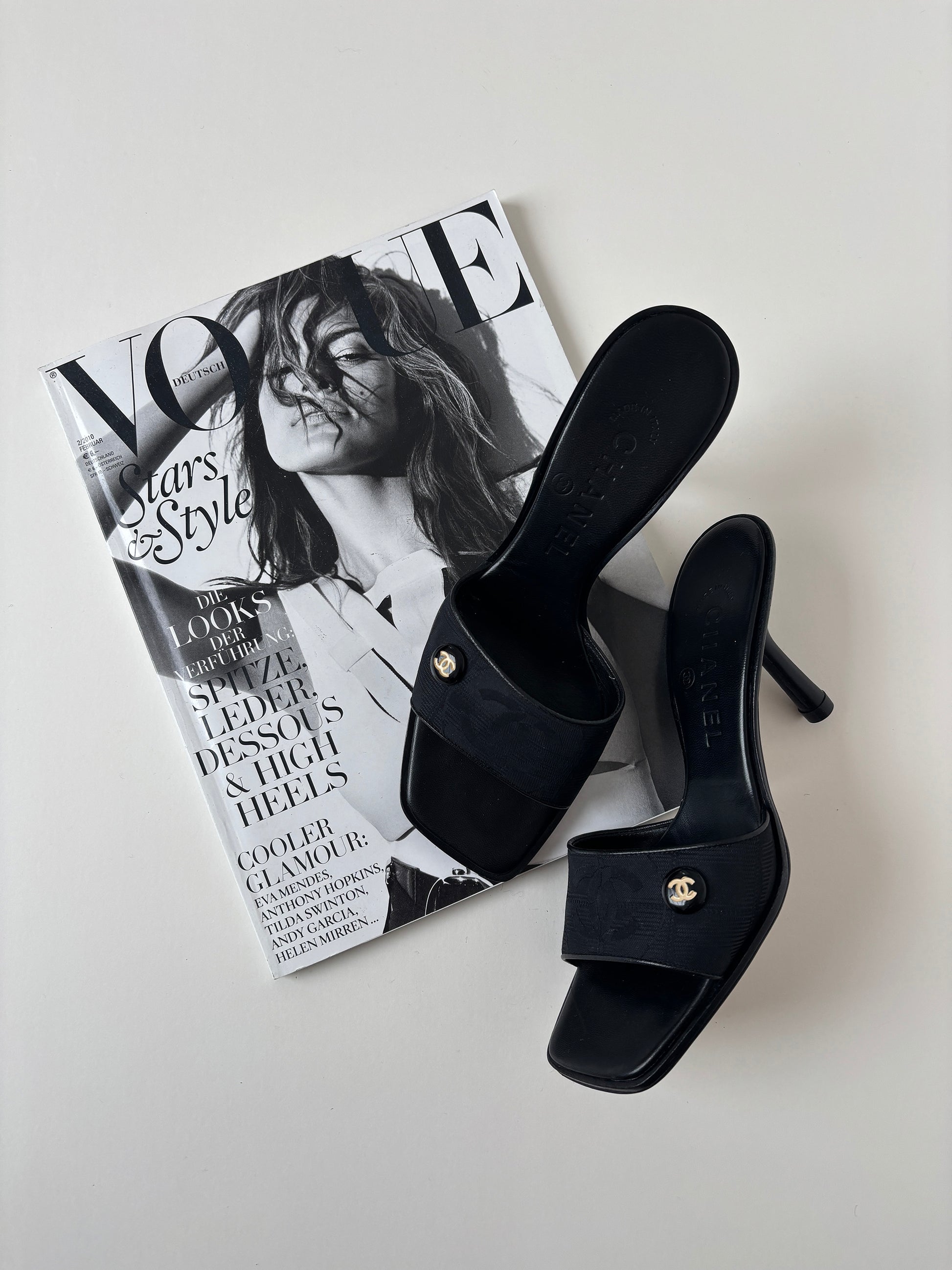 Chanel 2000s by Karl Lagerfeld black CC heels (EU 35,5 / US 5)