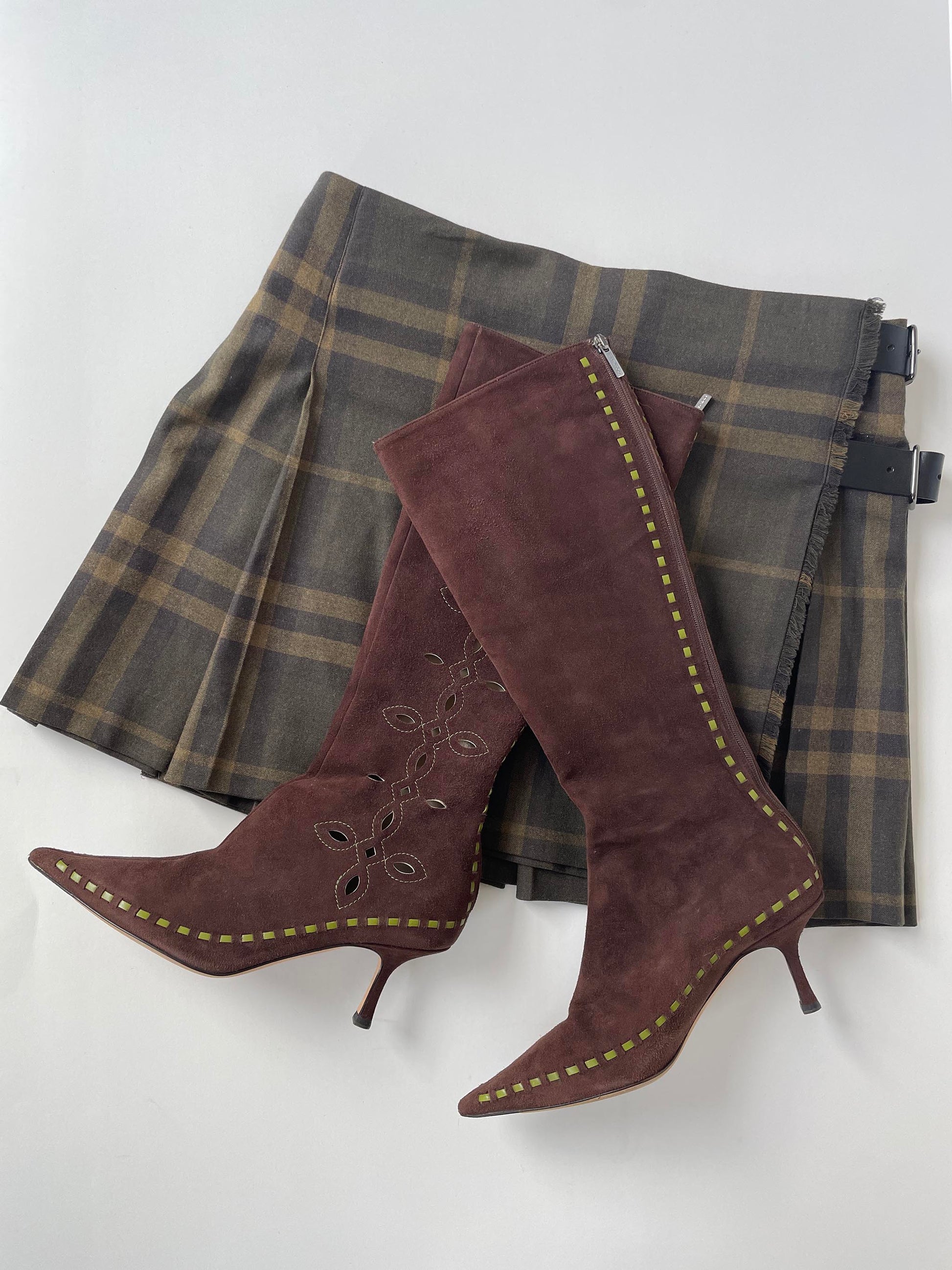 Vintage Burberry Brit olive color wool mini skirt with iconic Kilt pattern and black adjustable leather straps