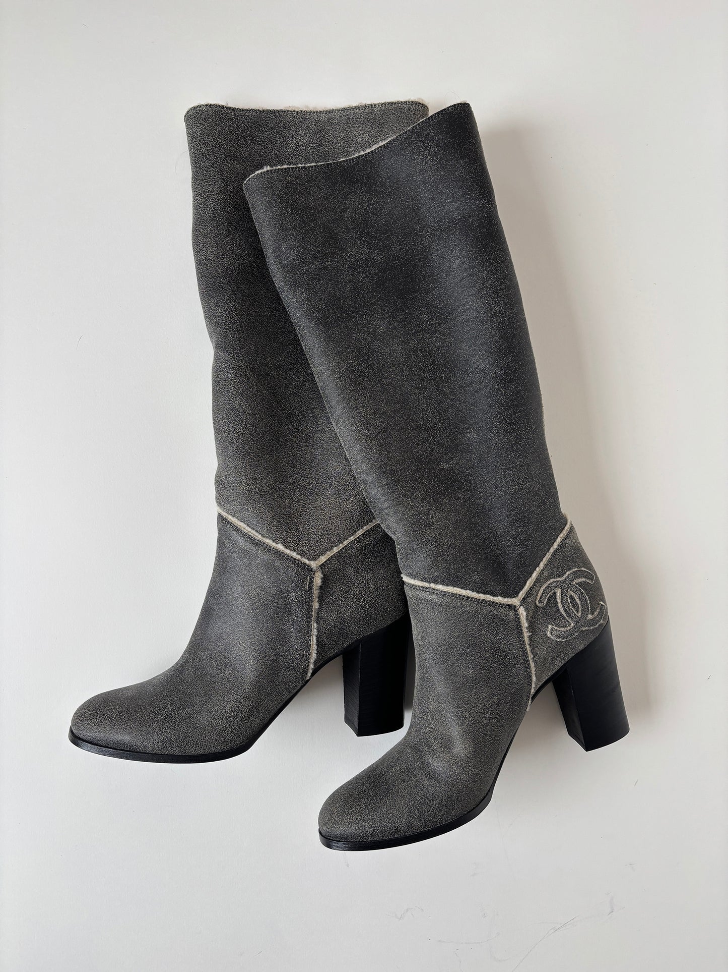 Chanel 2000s by Karl Lagerfeld grey shearling boots UNWORN (EU 40 / US 9.5)