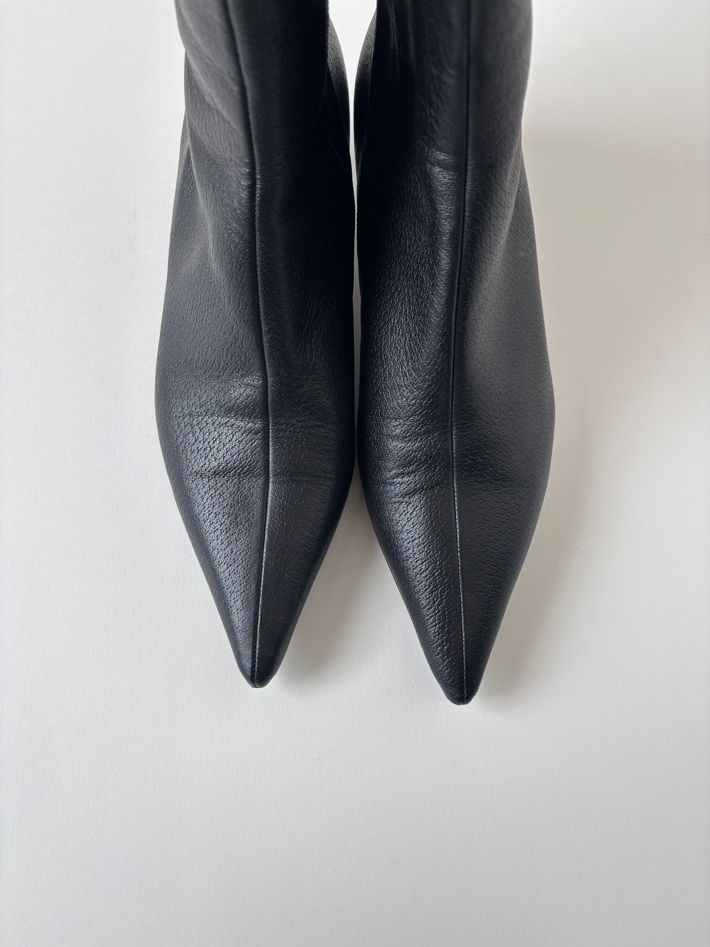 Gucci by Tom Ford 2000s black D-ring pointed kitten heel boots (EU 38 / US 7.5)