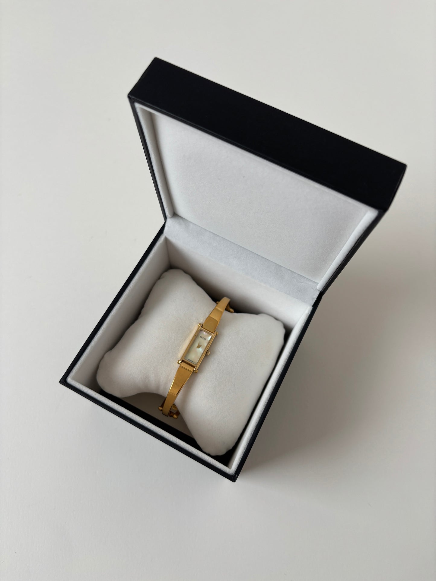 Gucci by Tom Ford 2000s 1500L 18K gold plated bangle watch