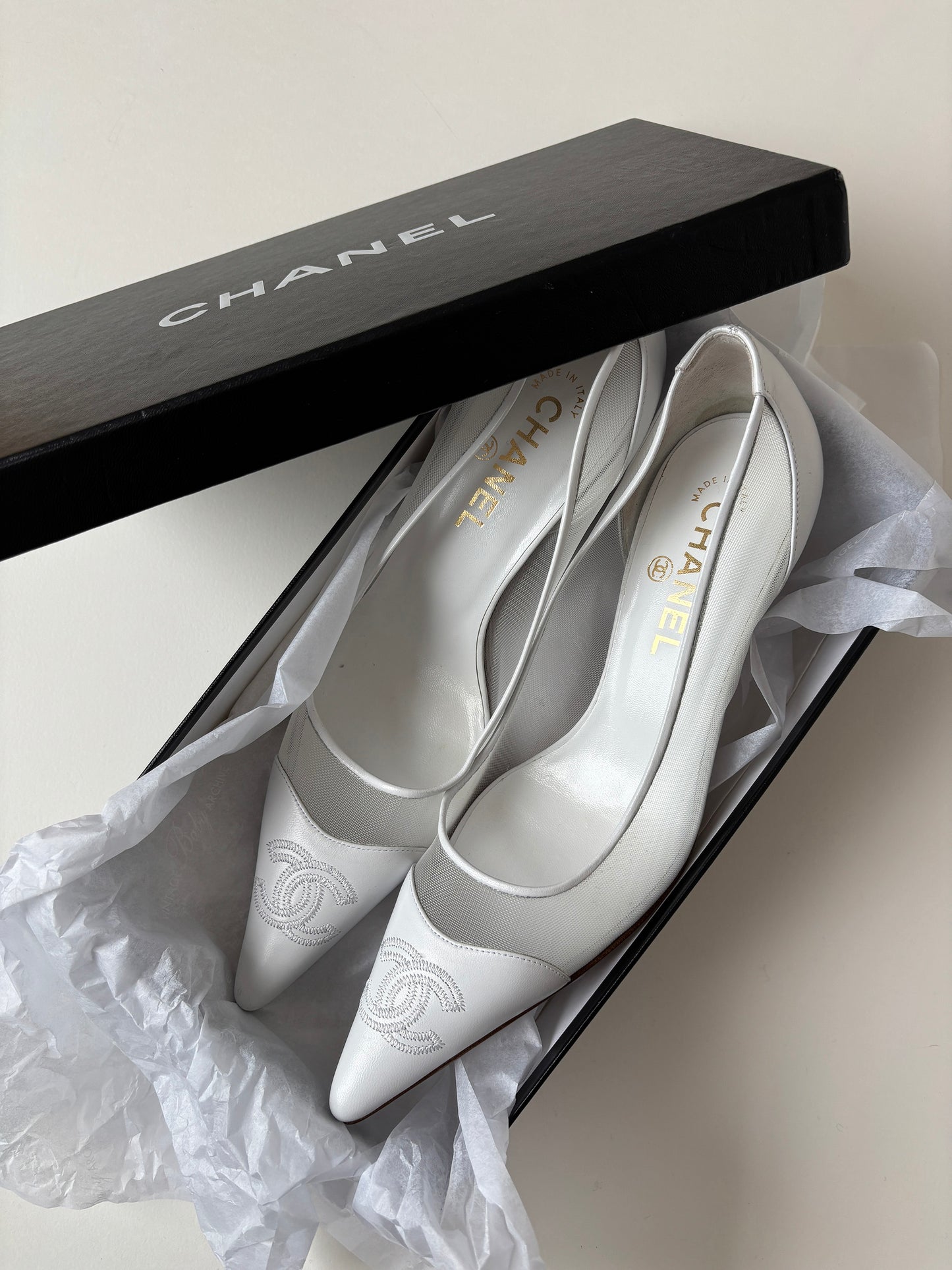 Chanel iconic CC mesh kitten heels white (EU 38 / US 7,5)