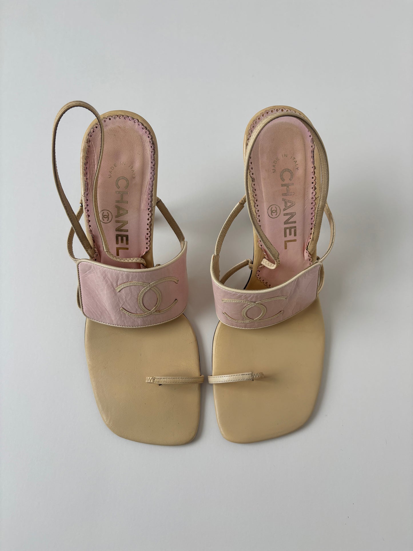 Chanel iconic 1990s by Karl Lagerfeld CC light pink flip flop heels (EU 37.5/ US 7)
