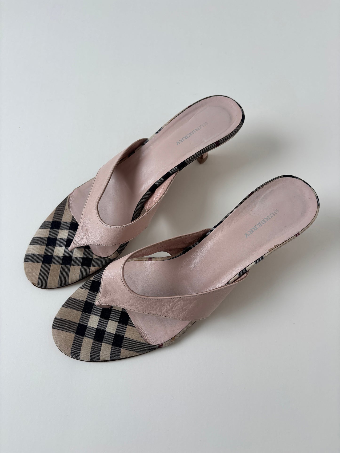 Burberry 2000s pink tartan thong kitten heels (EU 38,5 / US 8)