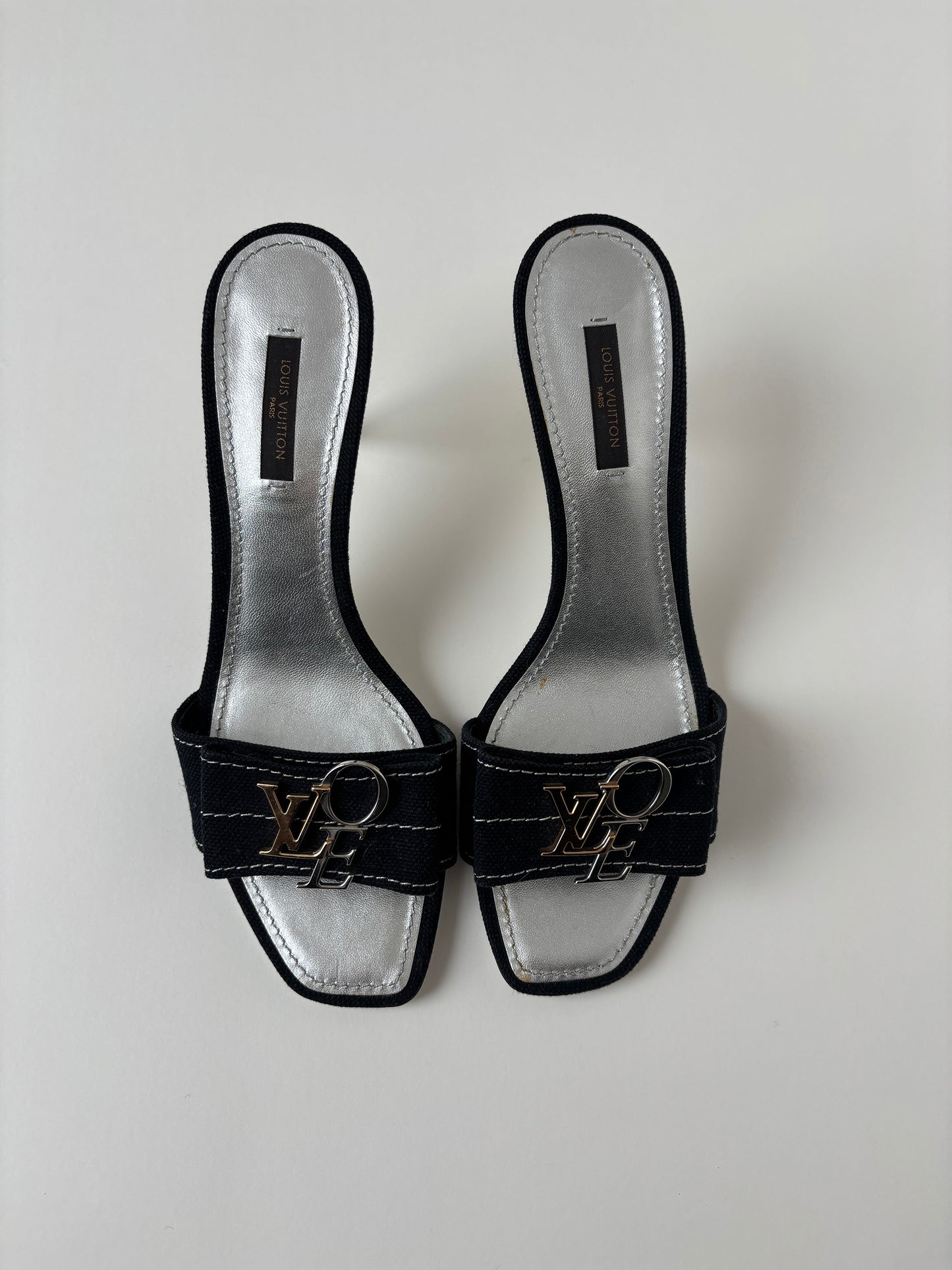 Louis Vuitton by Marc Jacobs LOVE denim kitten heels (EU 39 / US 8.5)