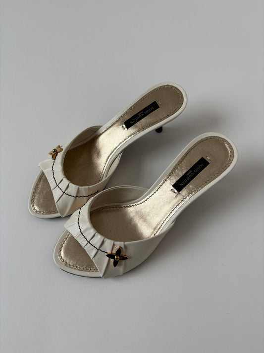 Louis Vuitton by Marc Jacobs cream white kitten heels UNWORN (EU 35,5 / US 5)