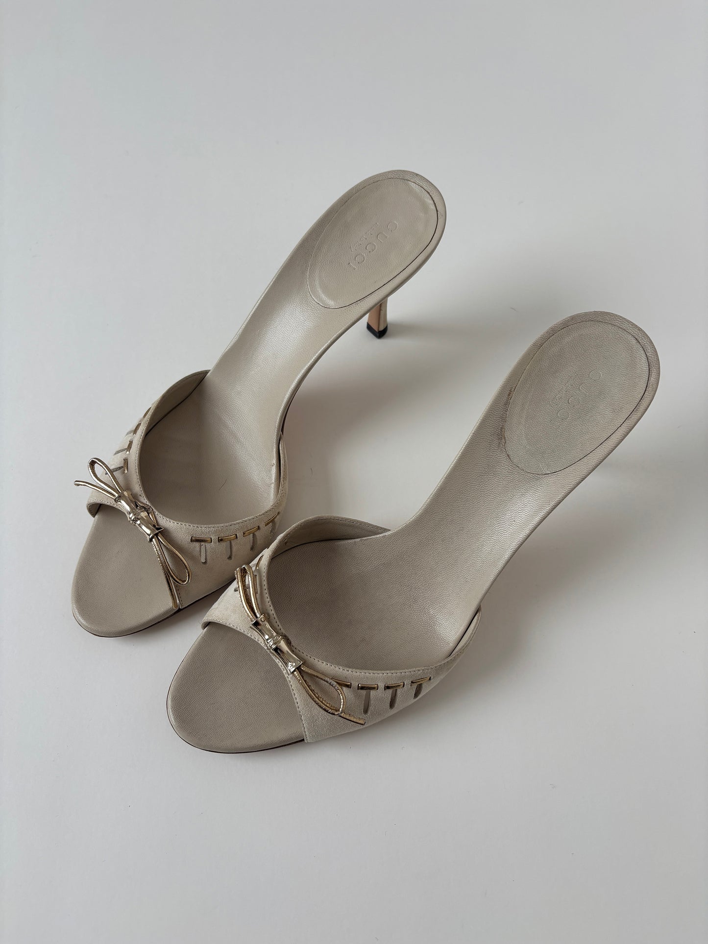 Gucci by Tom Ford off-white mini bamboo and bow heel sandals (EU 40,5 / US 10)