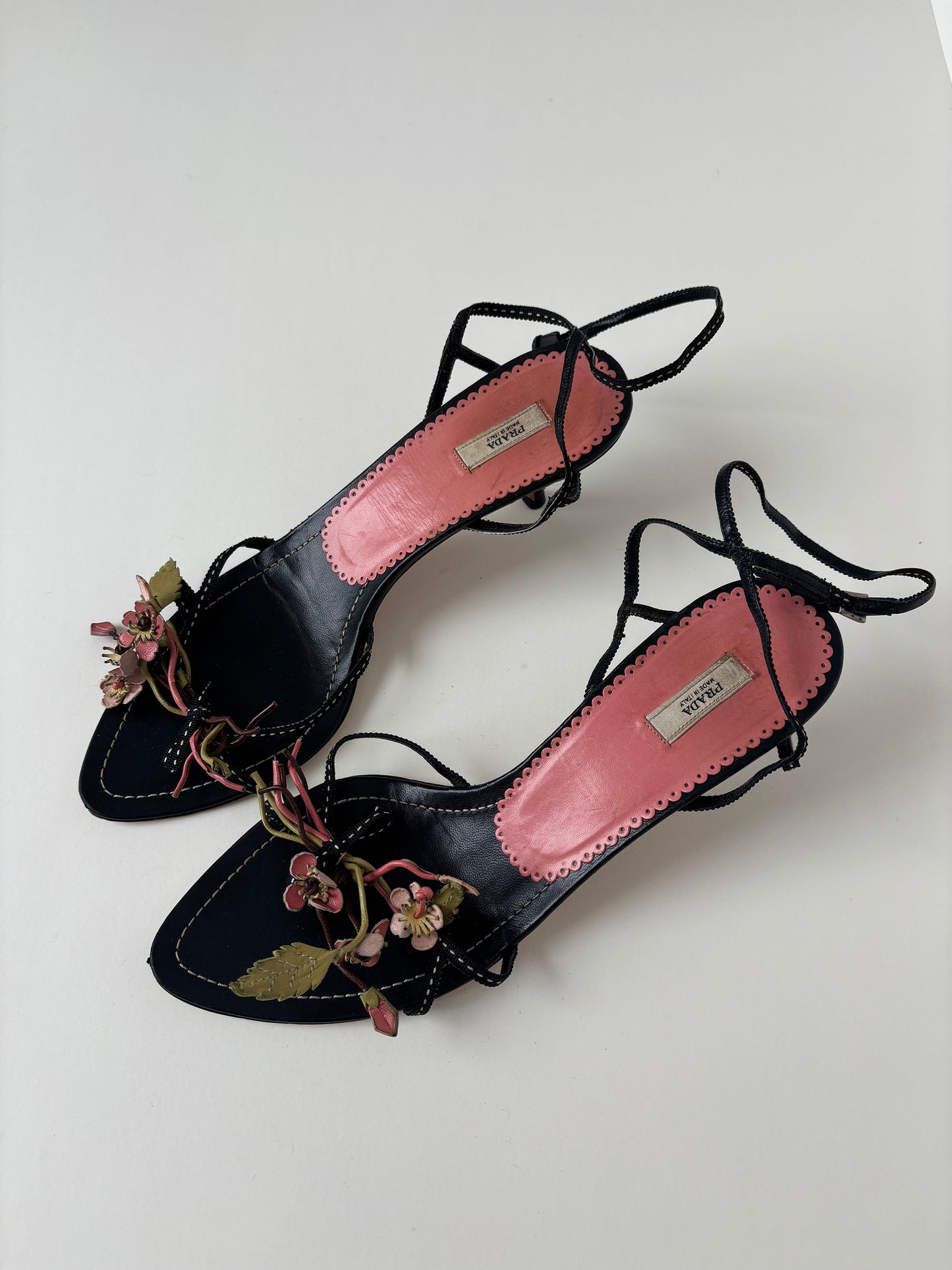 Prada 2000s flower application bow kitten heels (EU 40 / US 9.5)