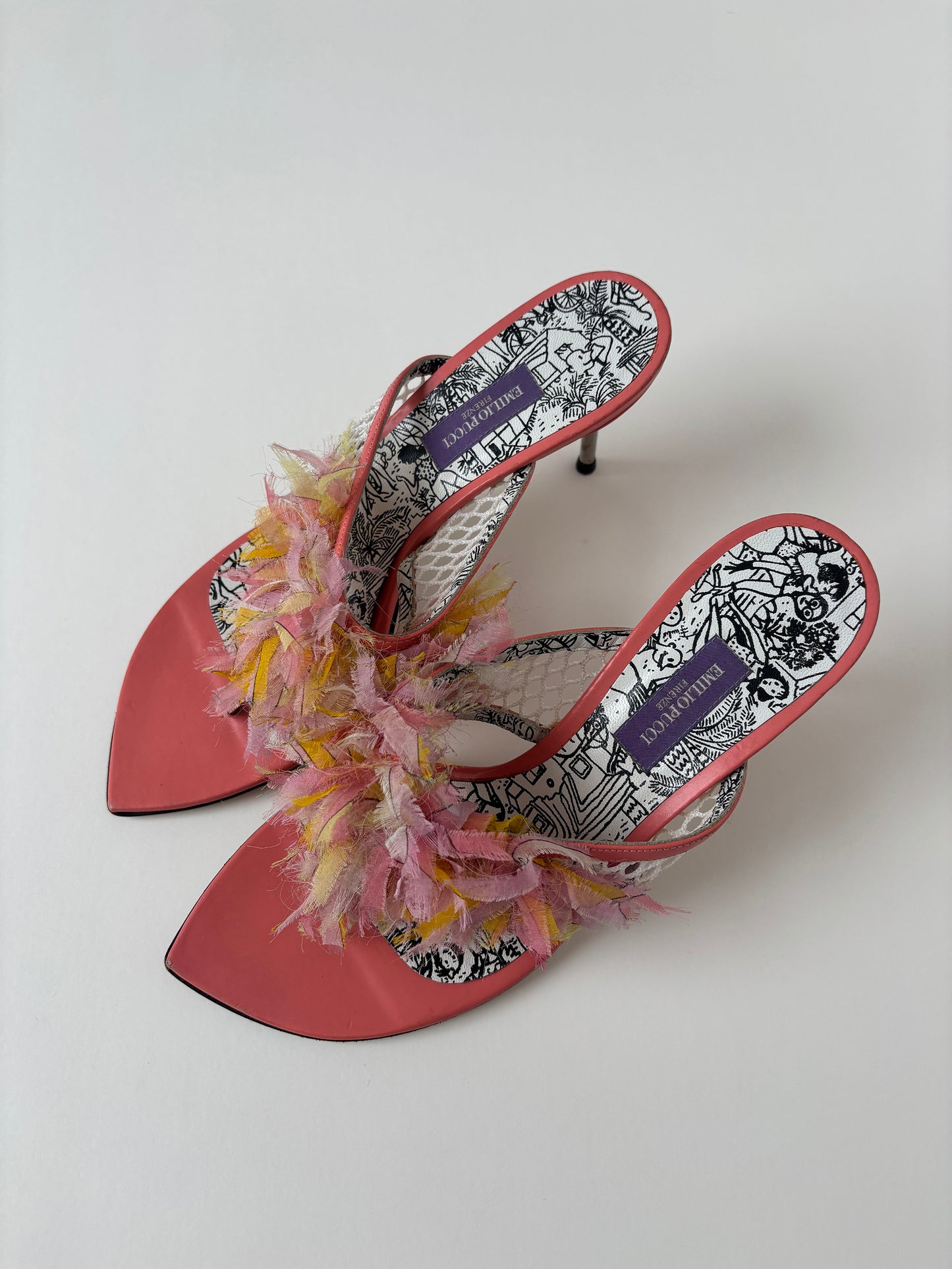 Emilio Pucci 2000s peach pink ruffle thong kitten heels  (EU 38 / US 7.5)