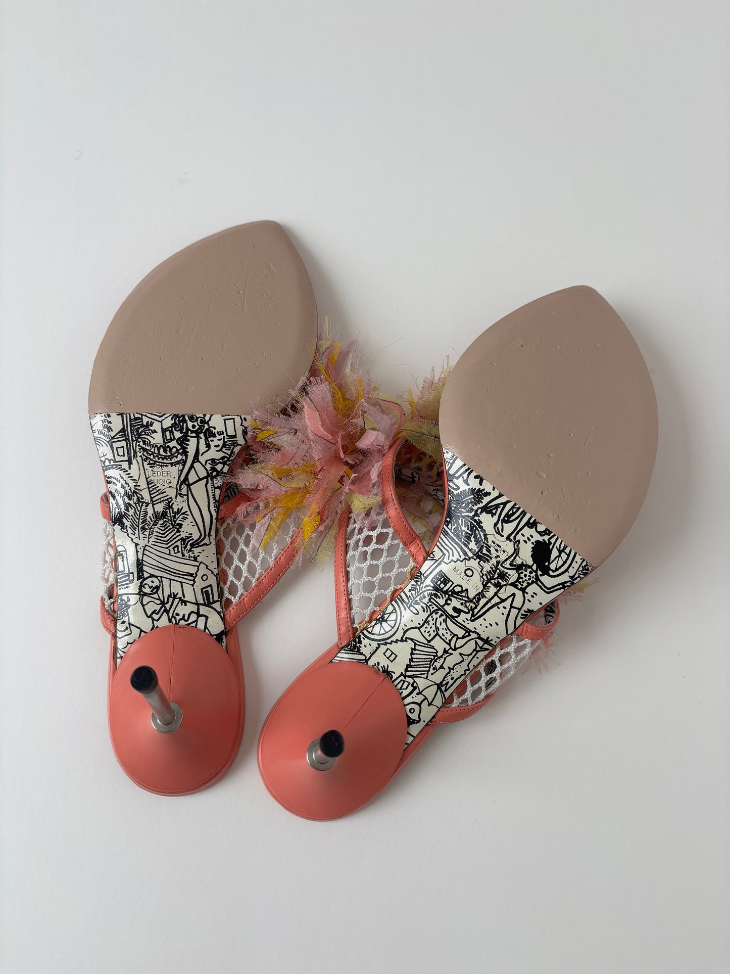 Emilio Pucci 2000s peach pink ruffle thong kitten heels  (EU 38 / US 7.5)