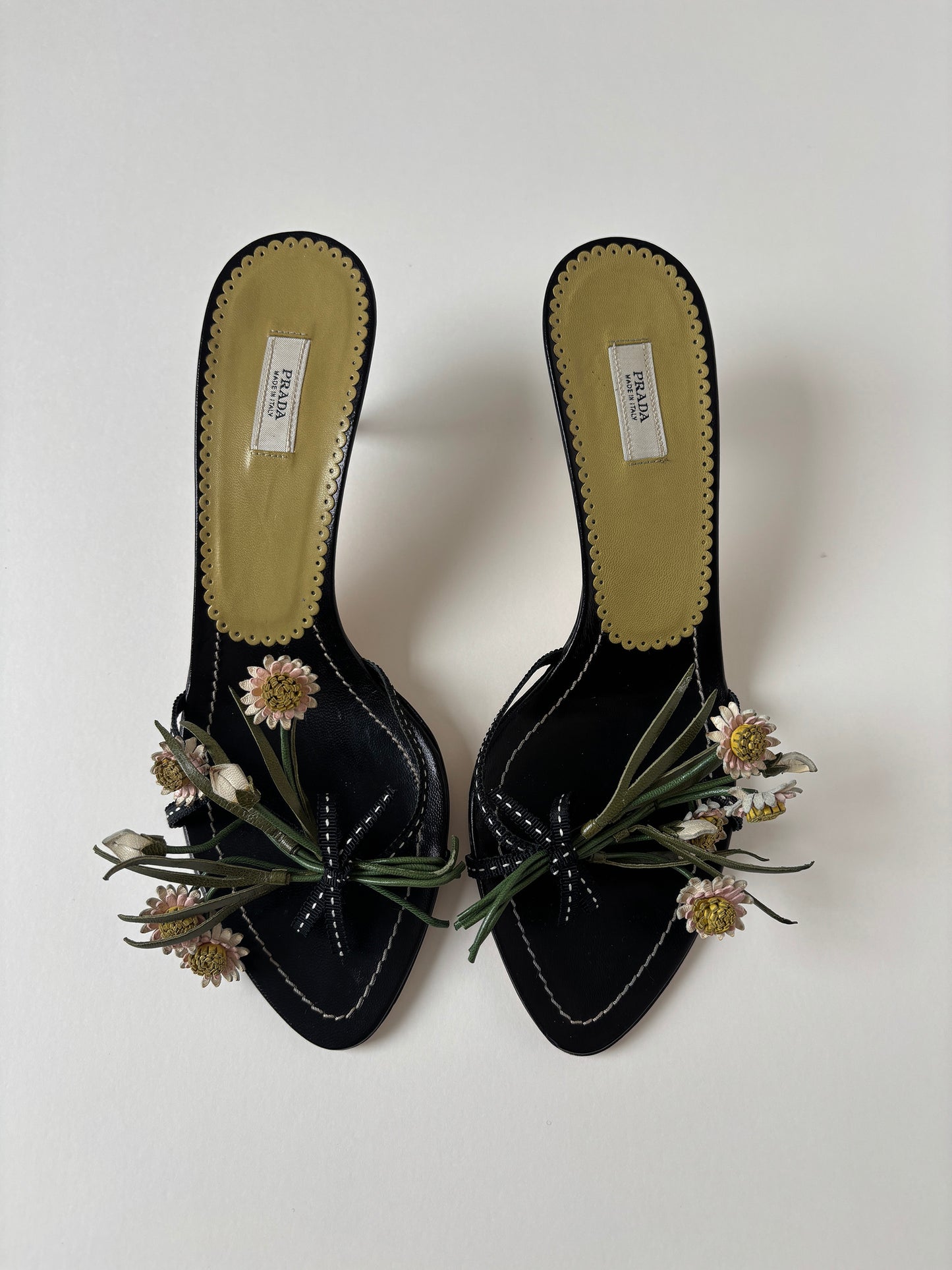 Prada 2000s green daisy flower application kitten heels (EU 37 / US 6.5)
