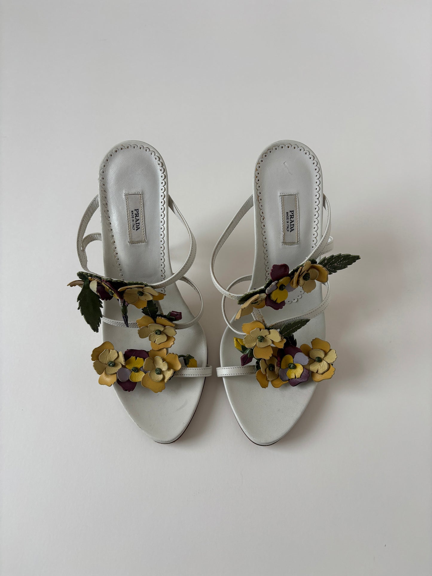 Prada 2000s white floral platform heels (EU 36,5 / US 6)