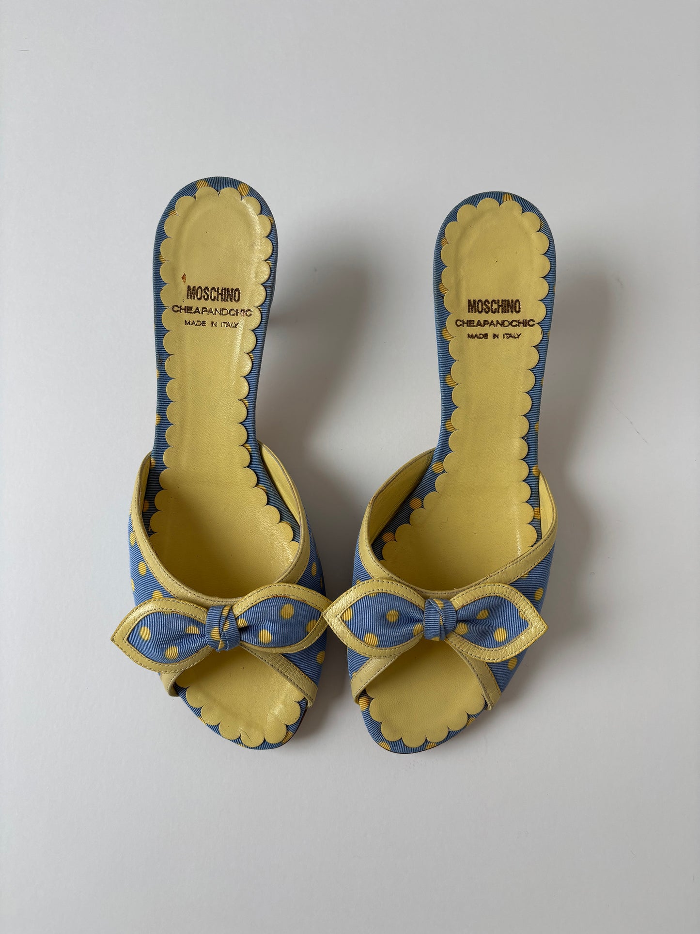 Moschino 2000s blue polka dot bow kitten heels (EU 38 / US 7.5)