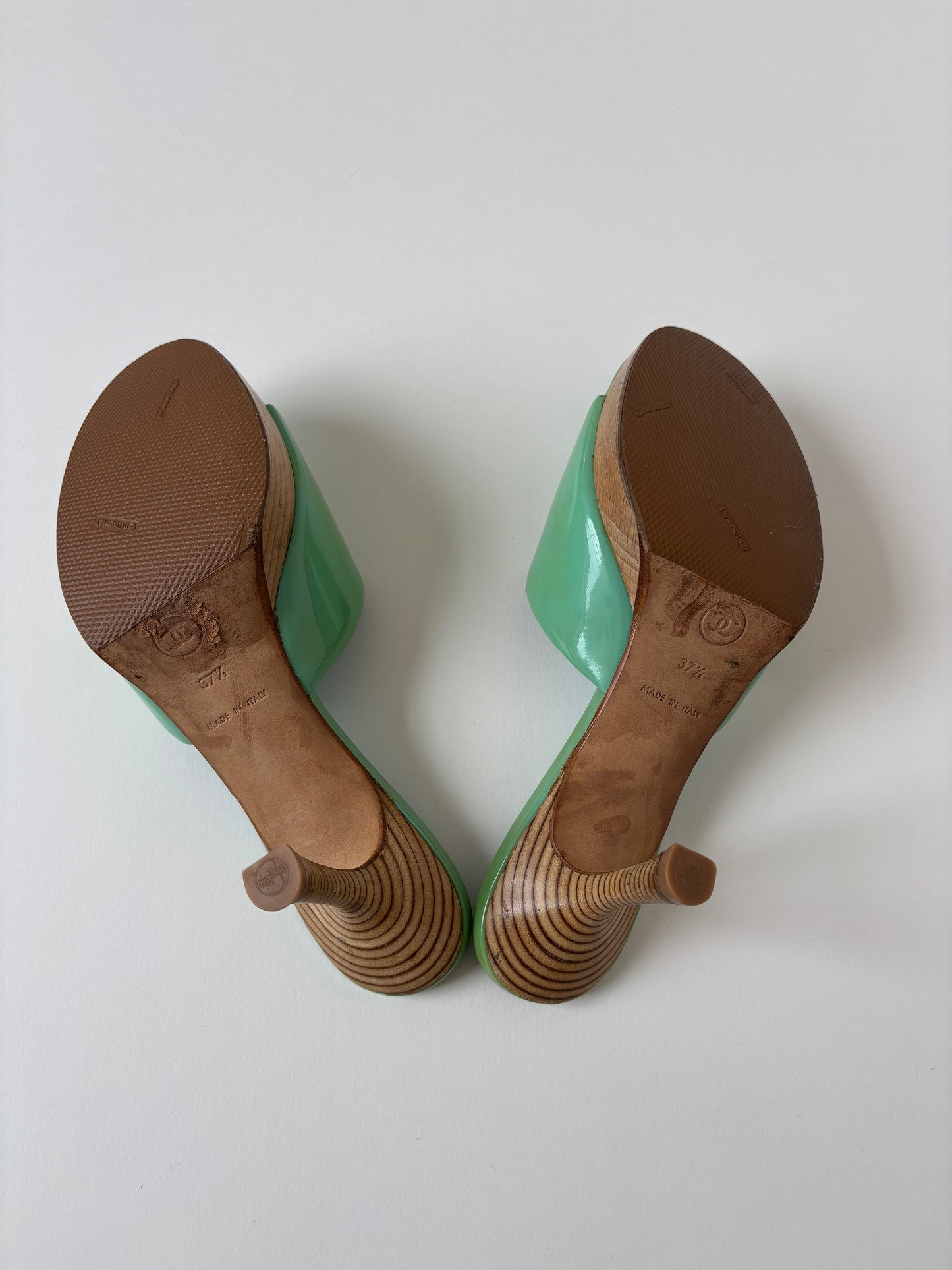Chanel 2000s by Karl Lagerfeld CC turquoise patent leather logo heels (EU 37.5/ US 7)