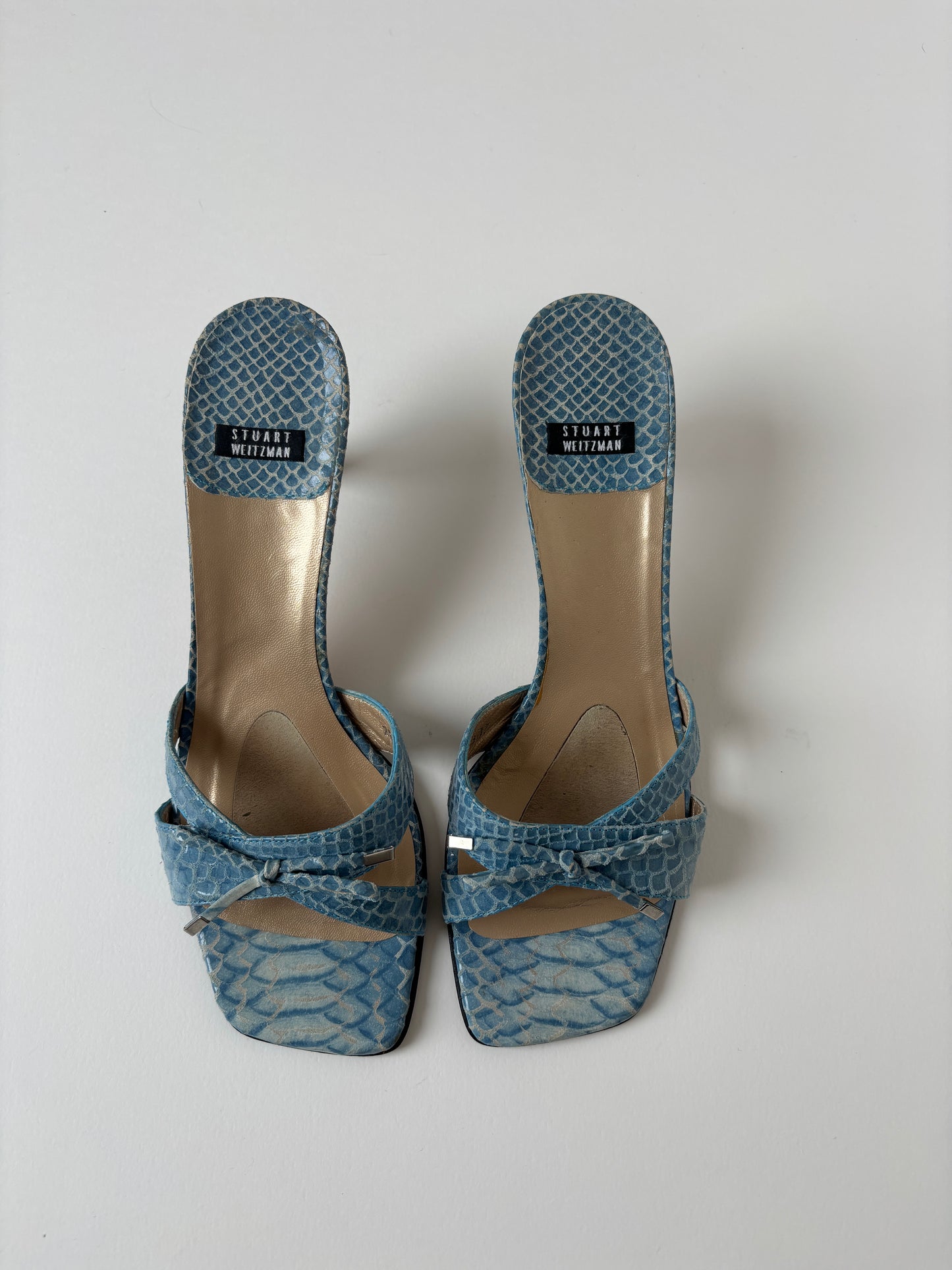 Stuart Weitzman 1990s blue python bow kitten heels (EU 37/ US 6.5)