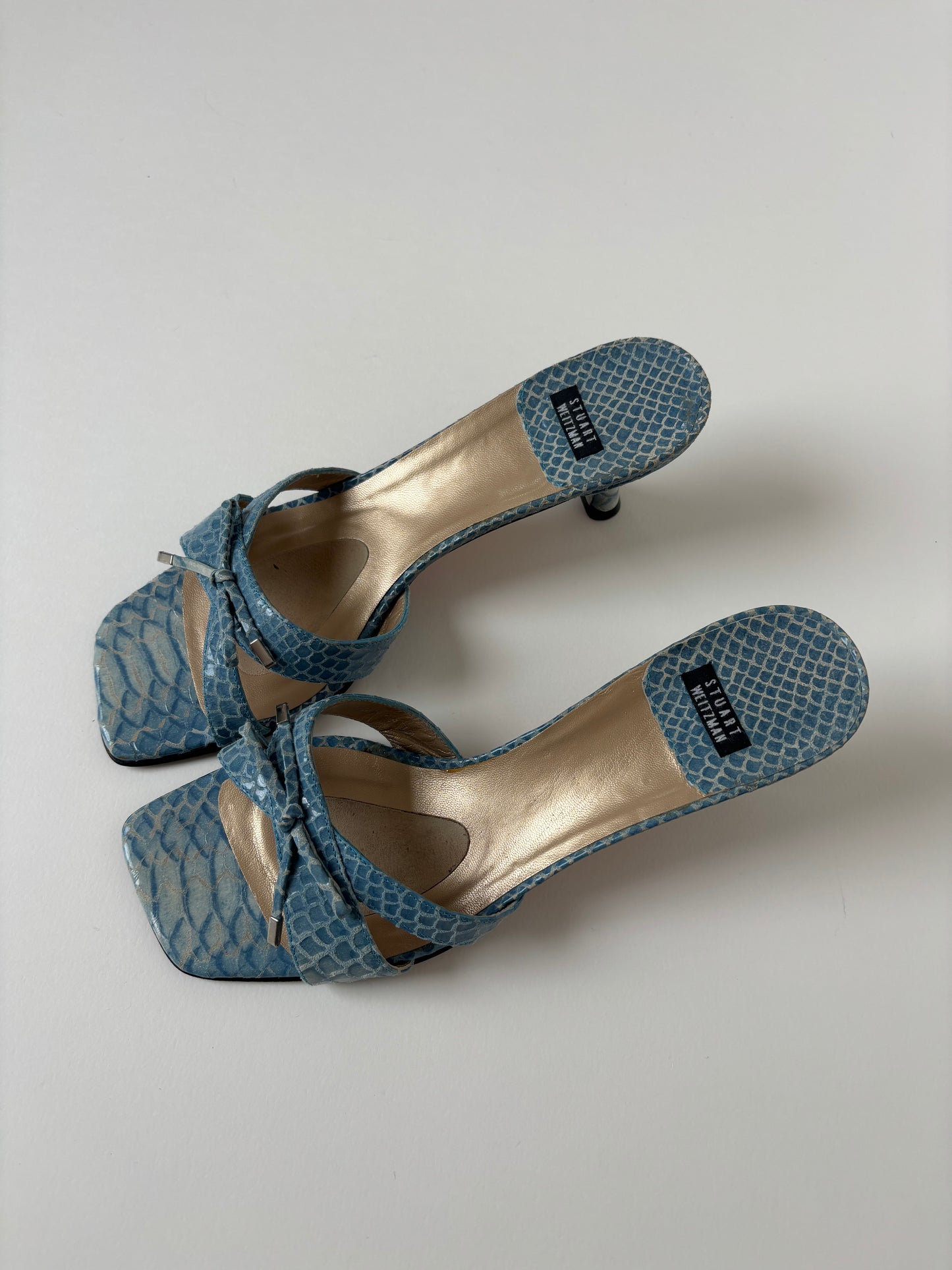 Stuart Weitzman 1990s blue python bow kitten heels (EU 37/ US 6.5)