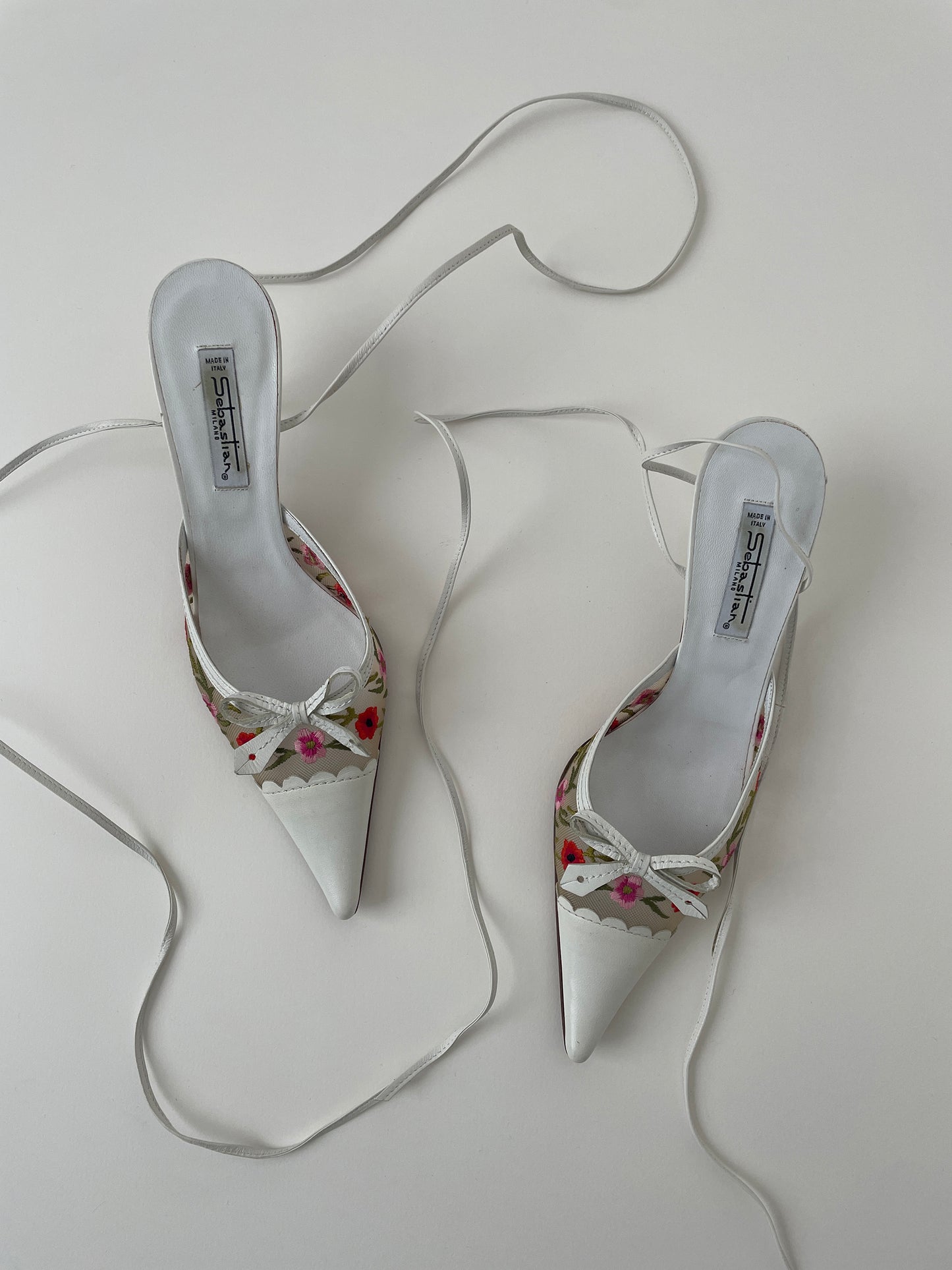 Italian vintage white floral mesh kitten heels with bow