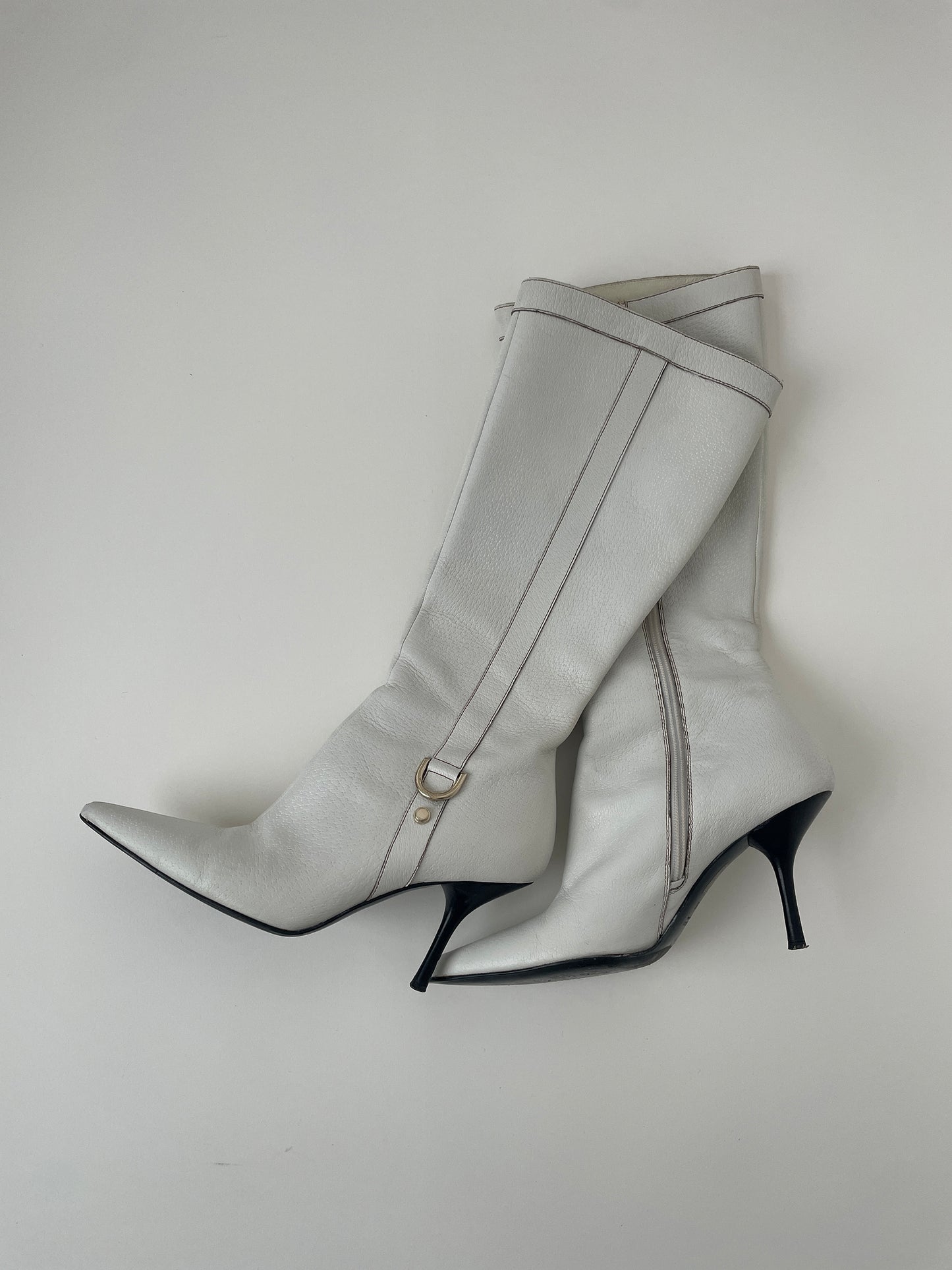 Vintage Gucci by Tom Ford white D-ring pointed boots