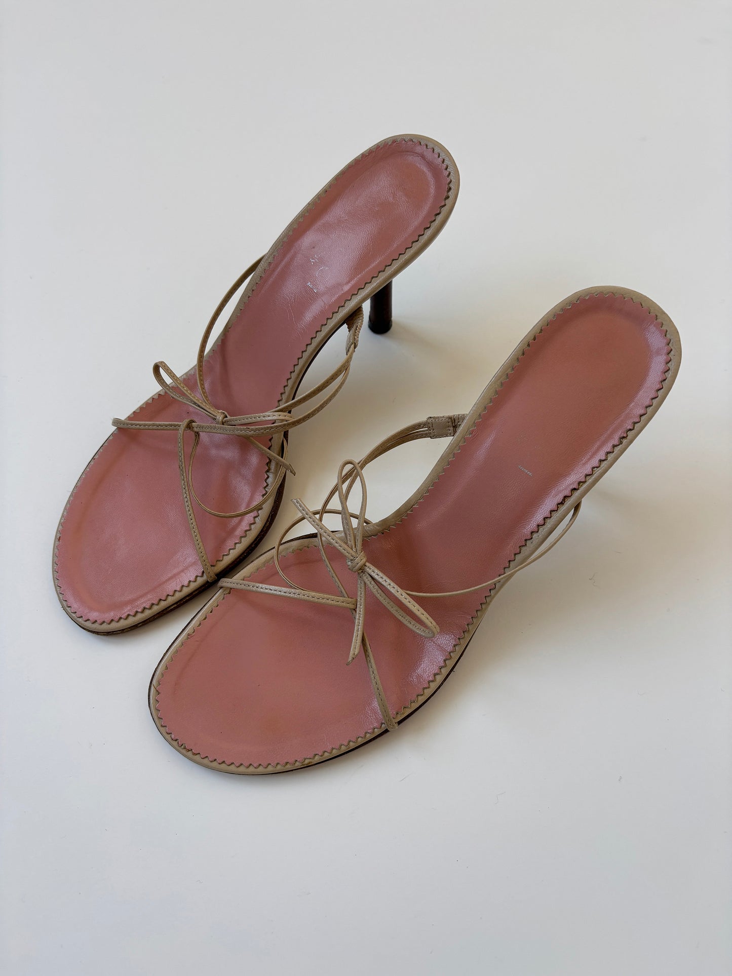 Gucci by Tom Ford 1990s iconic skinny nude bow sandal heels (EU 38 / US 7.5)