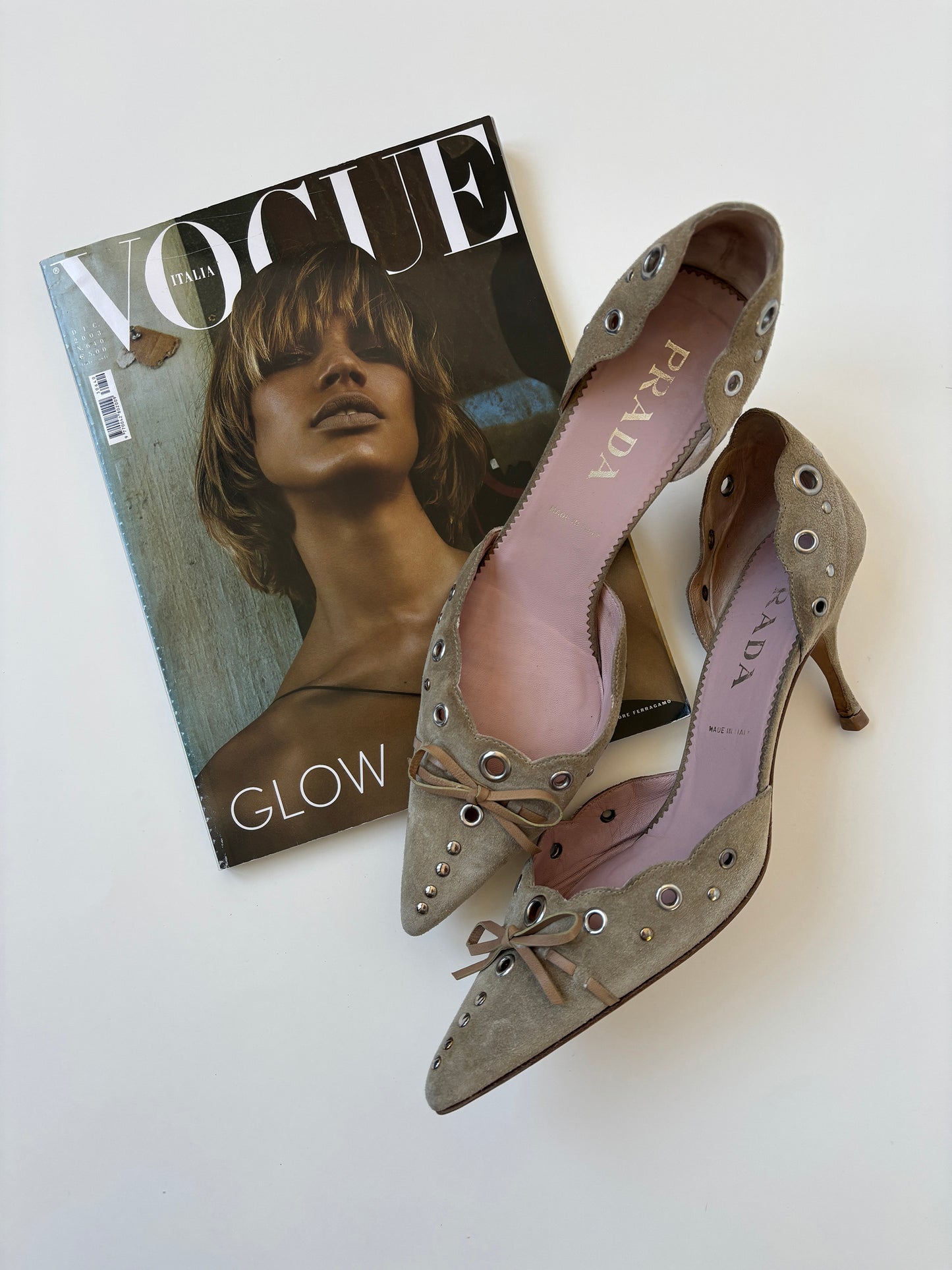 Prada 2000s suede beige eyelet bow D'Orsay heels (EU 37,5 / US 7)