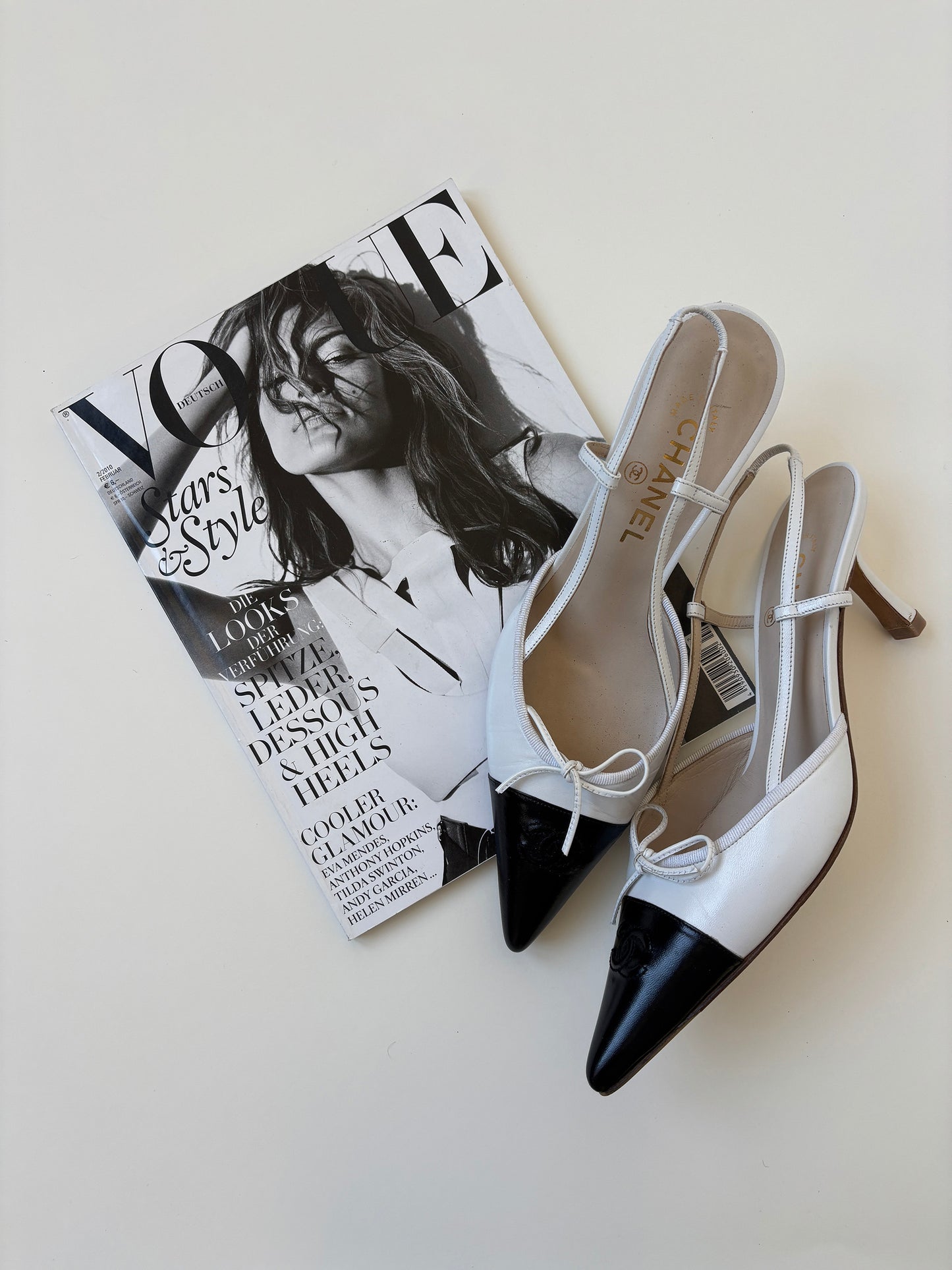 Chanel by Karl Lagerfeld 2000s iconic CC white bow sling back kitten heels (EU 39,5 / US 9)