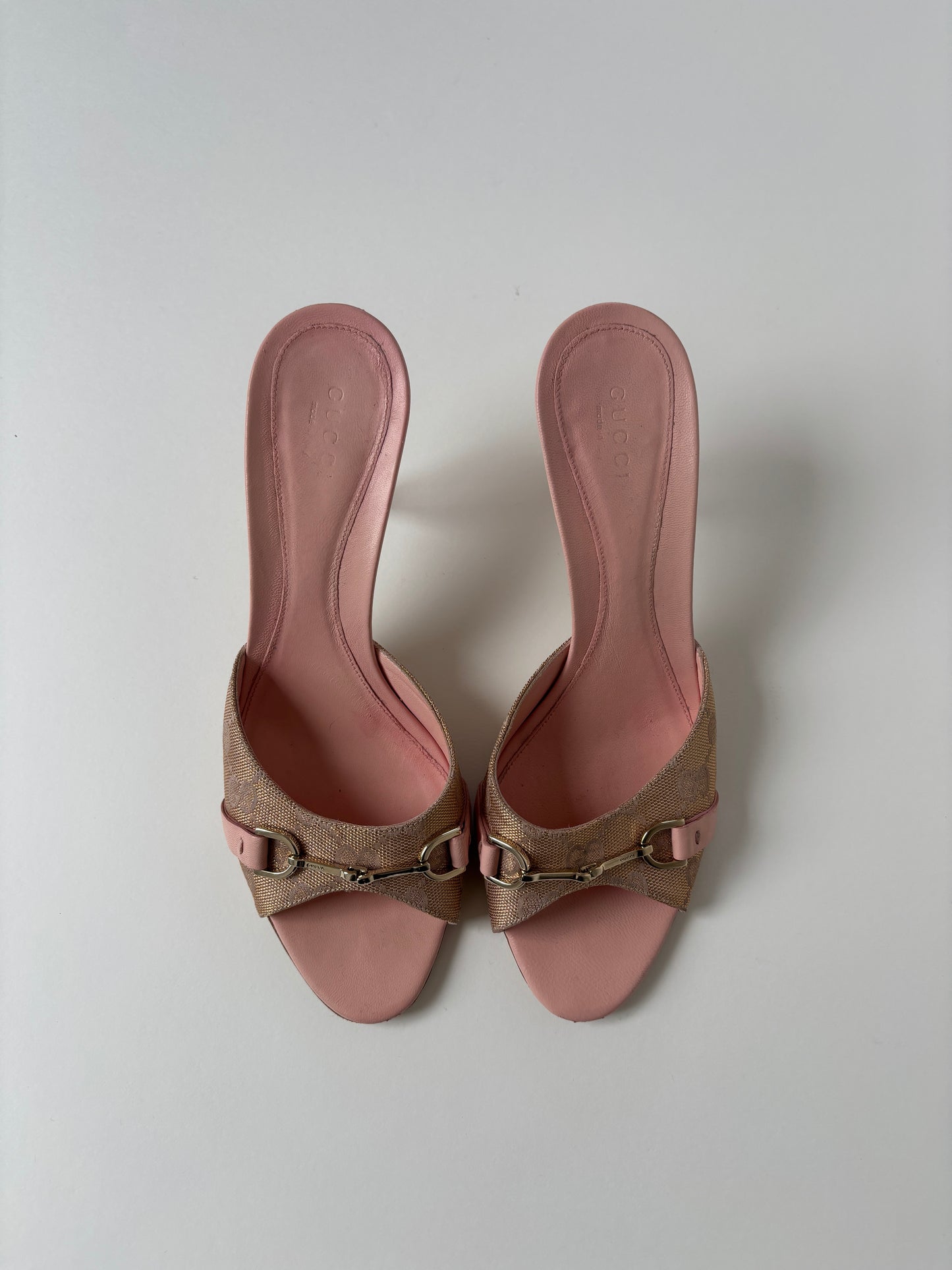 Gucci by Tom Ford 2000s pink slim monogram horsebit heels  (EU 37 / US 6.5)