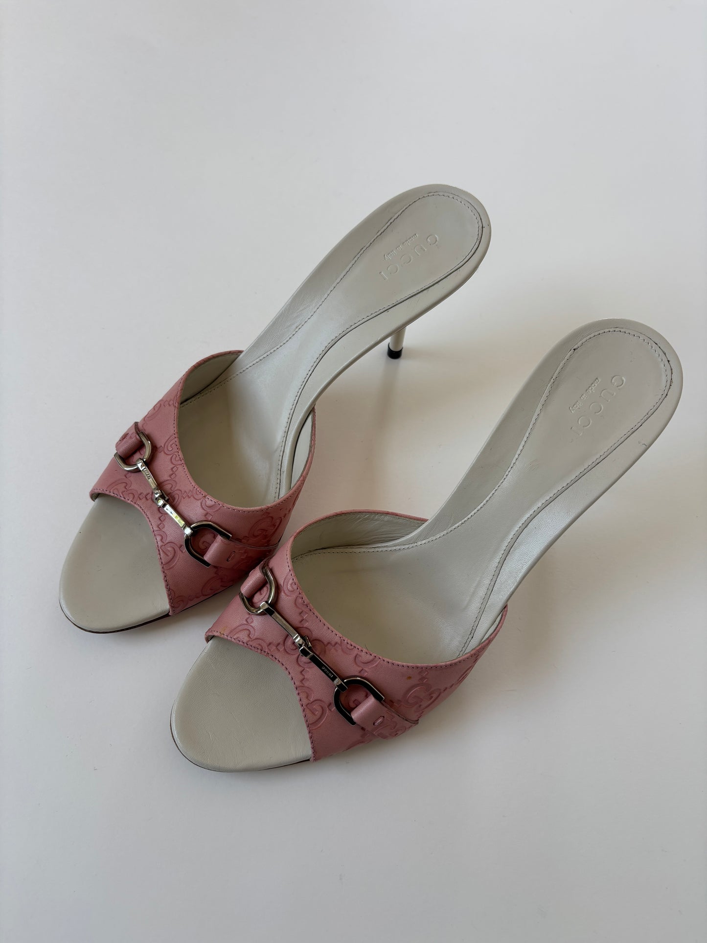 Gucci by Tom Ford 2000s pink slim embossed monogram horsebit heels  (EU 39 / US 8.5)