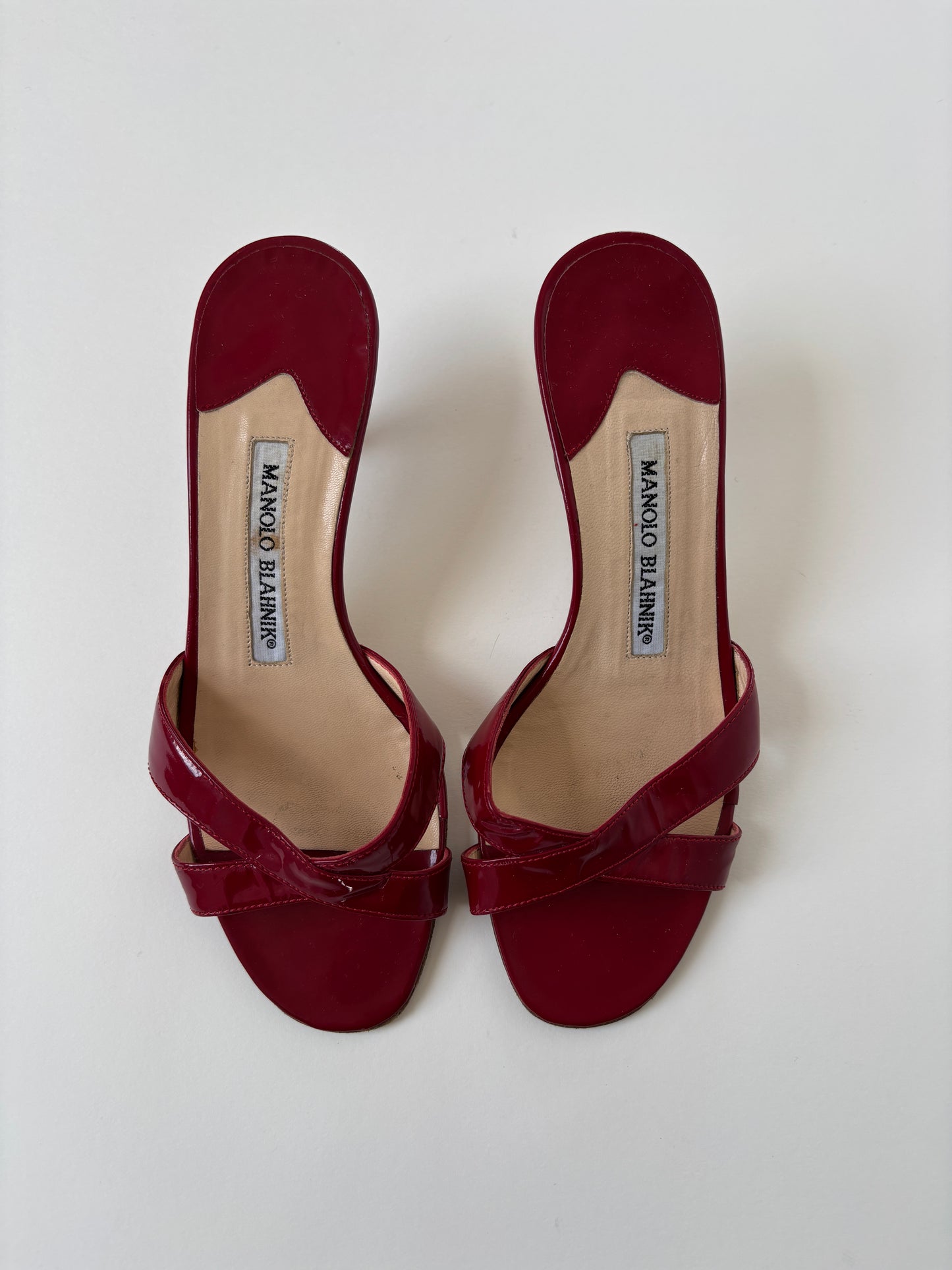 Manolo Blahnik 2000s red patent leather kitten heels (EU 35 / US 4.5)