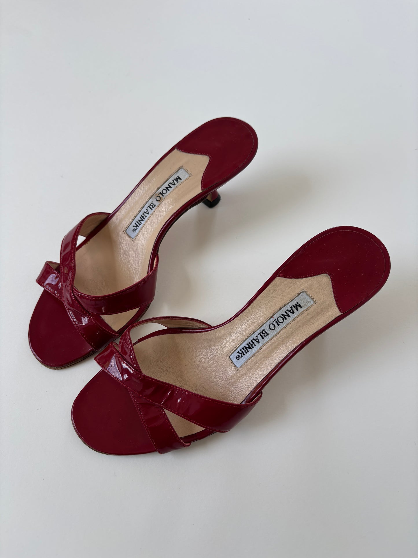 Manolo Blahnik 2000s red patent leather kitten heels (EU 35 / US 4.5)