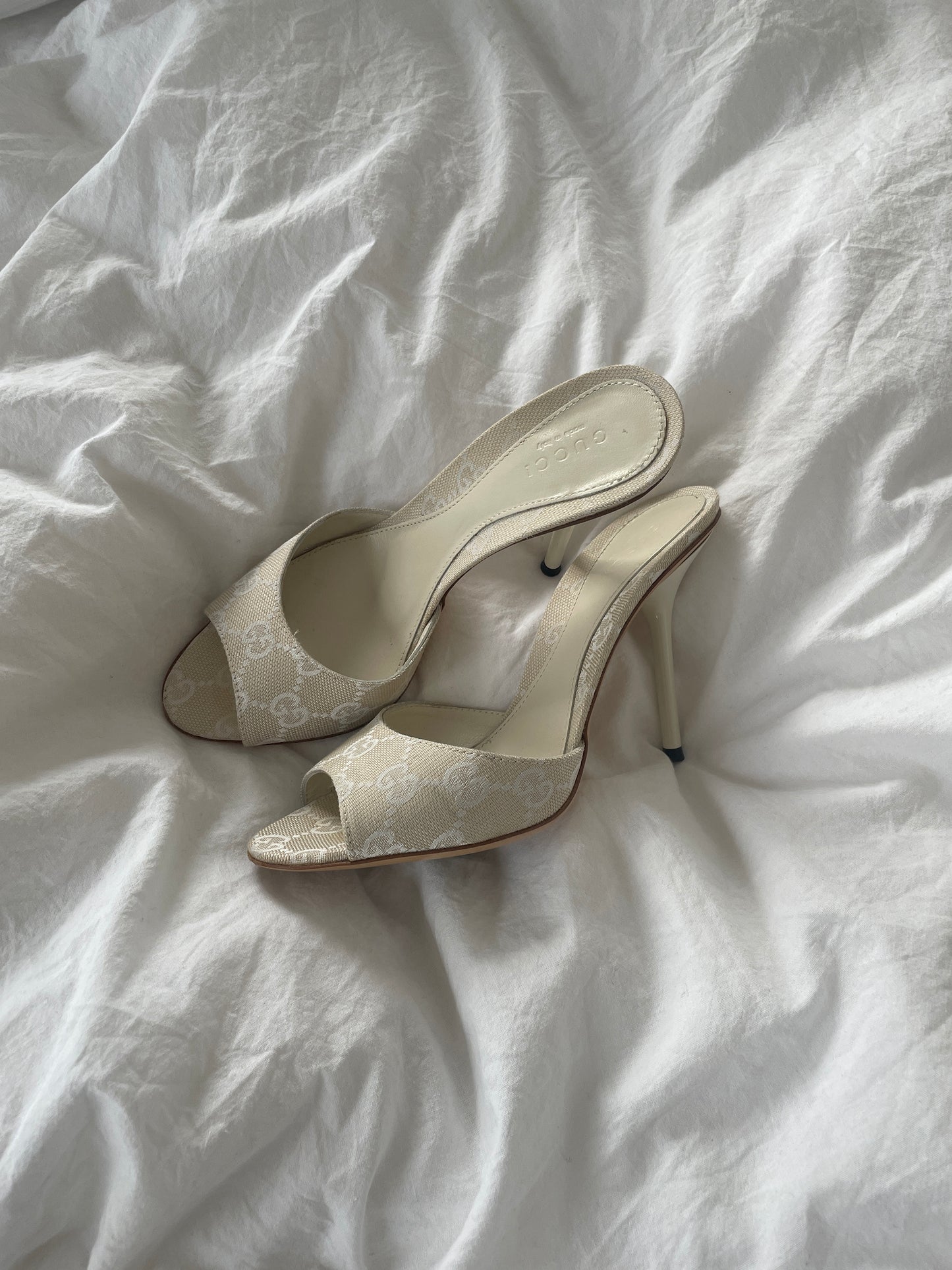 Vintage Gucci 2000s cream white monogram sandals