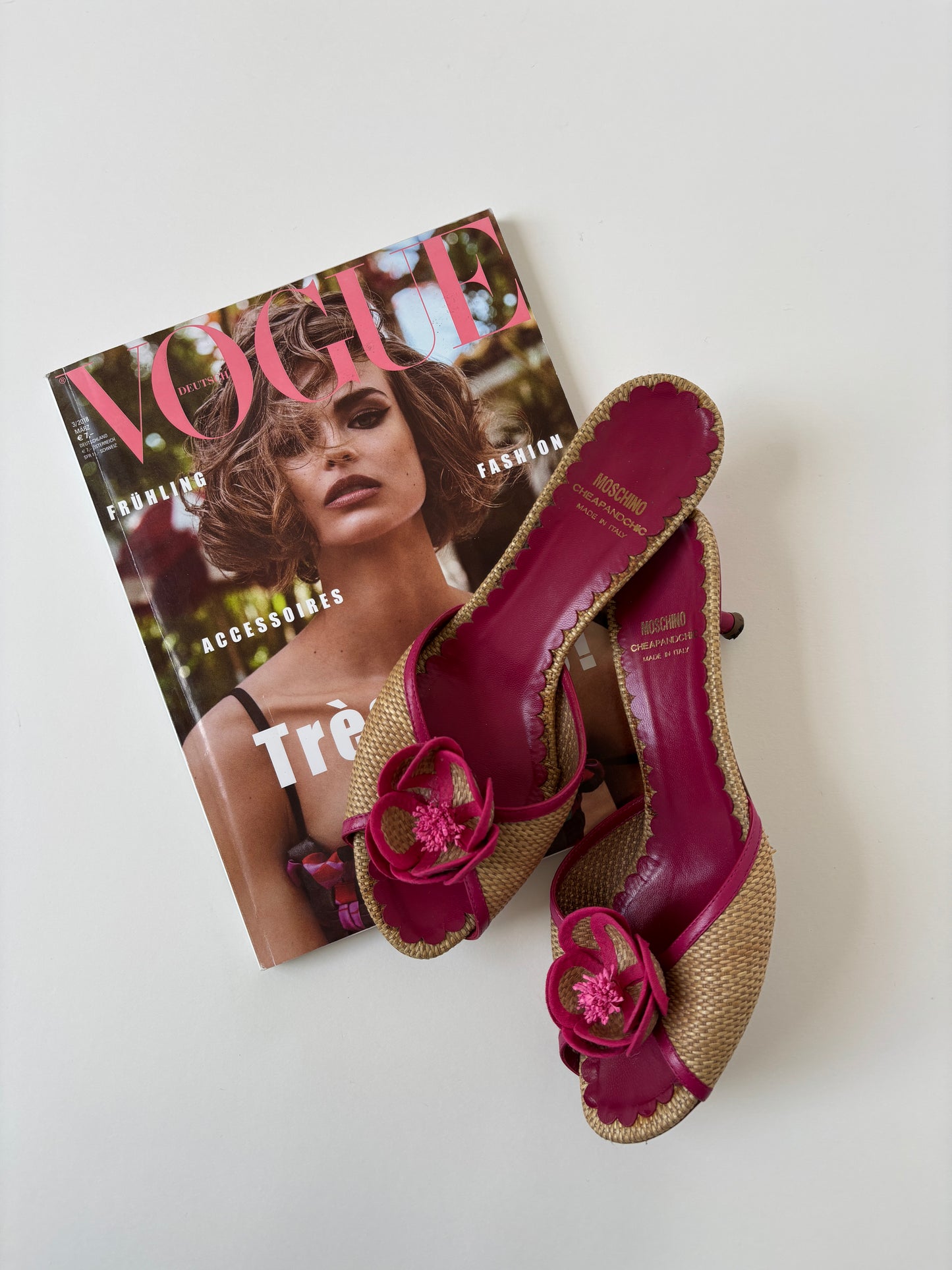 Moschino 2000s pink raffia flower kitten heels (EU 40 / US 9.5)