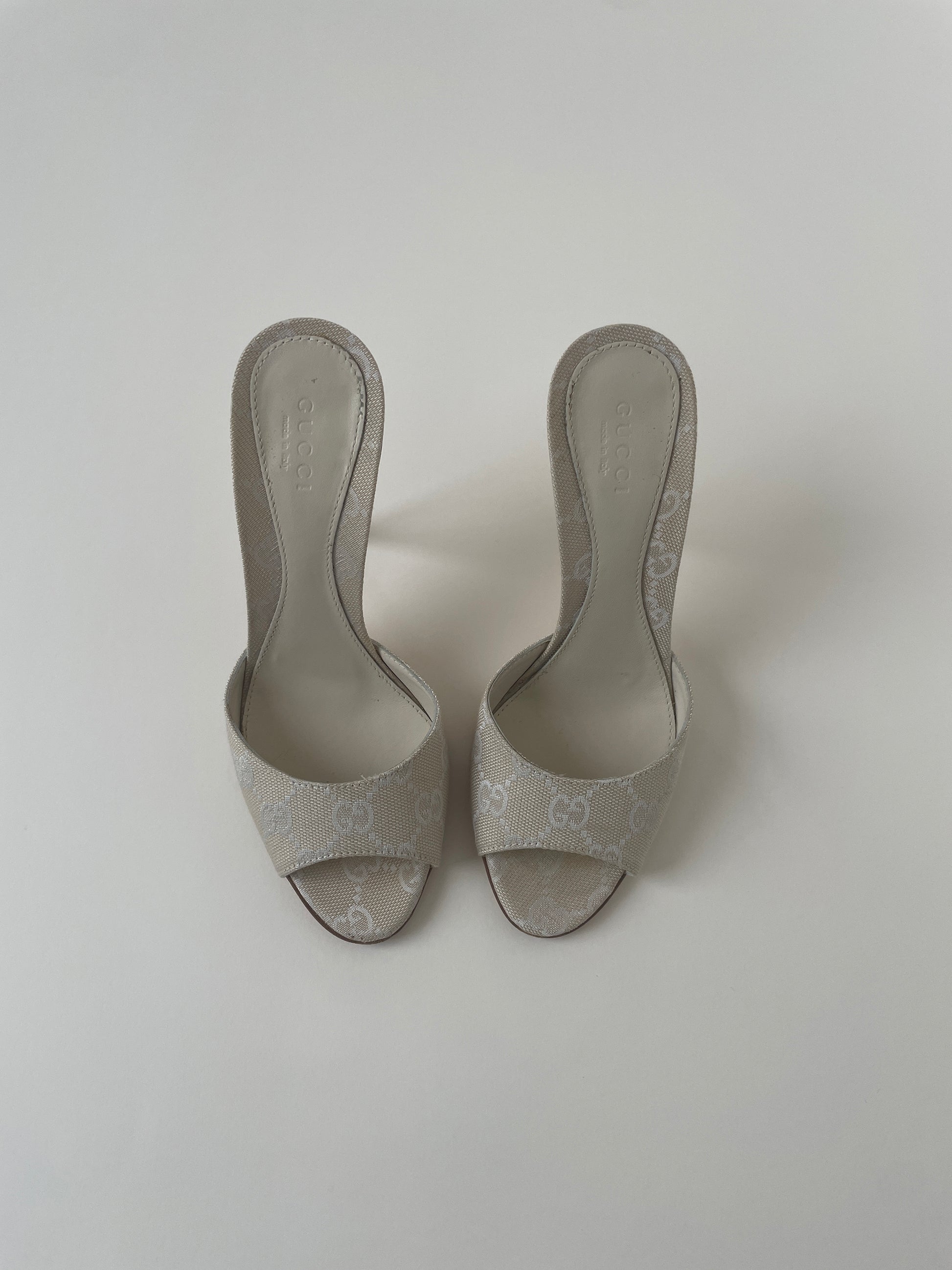 Gucci 2000s cream white monogram sandals (EU 35 / US 4.5)