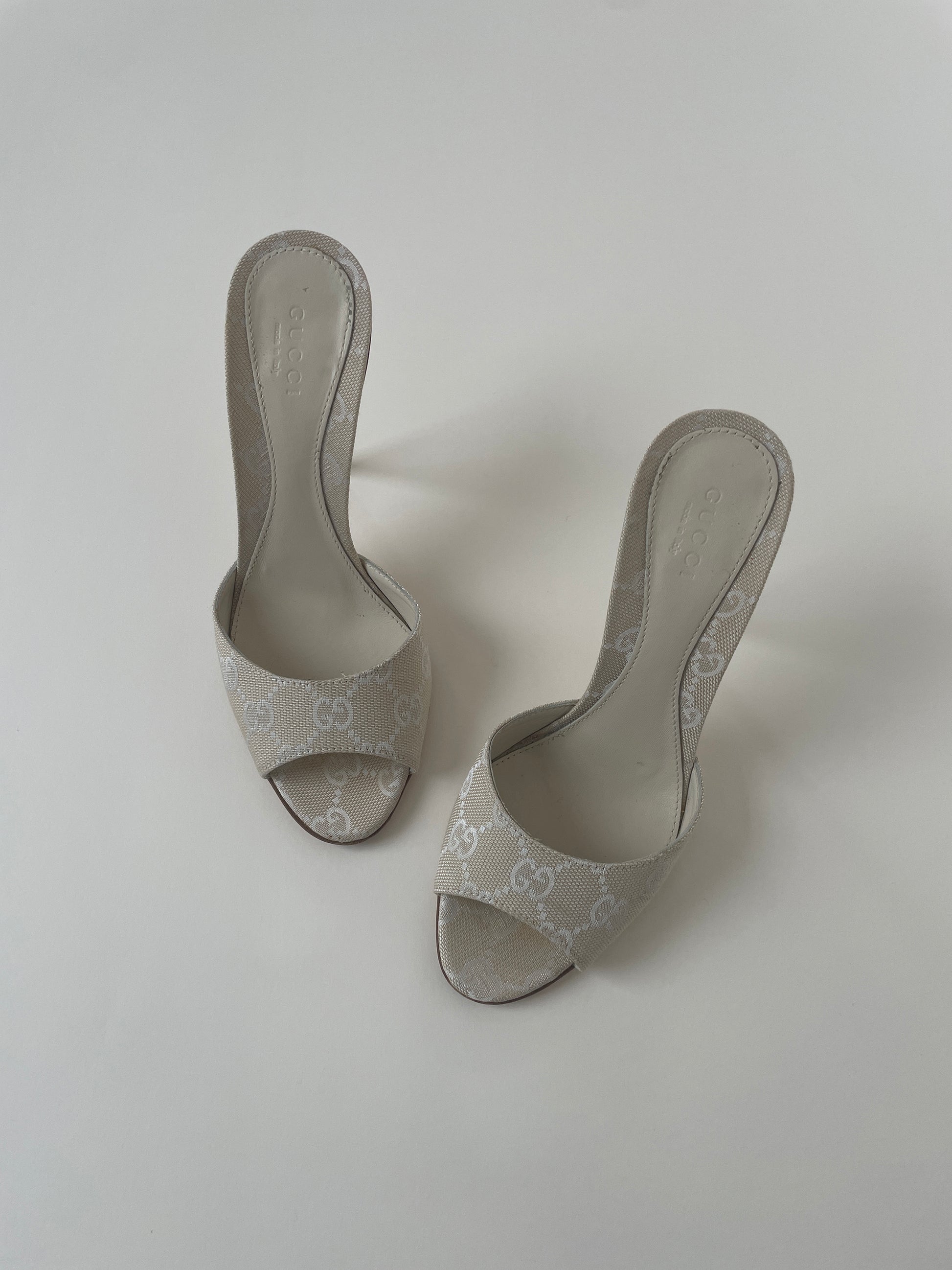 Gucci 2000s cream white monogram sandals (EU 35 / US 4.5)