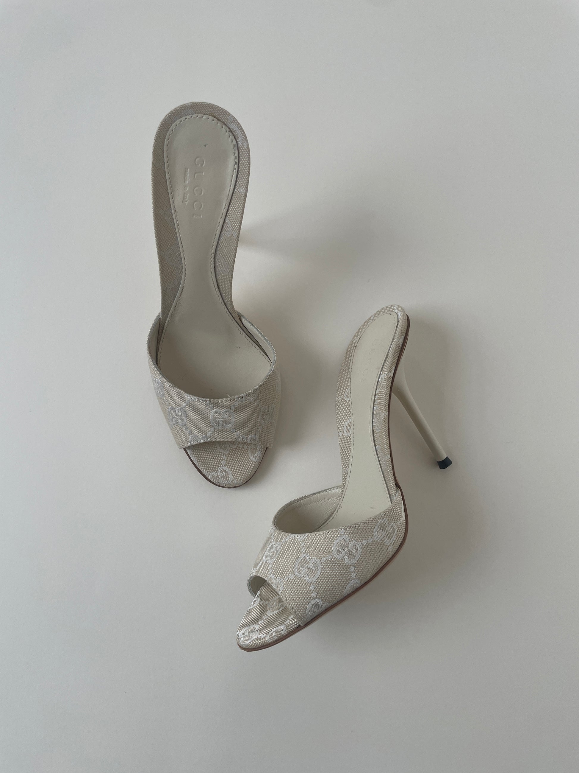 Gucci 2000s cream white monogram sandals (EU 35 / US 4.5)