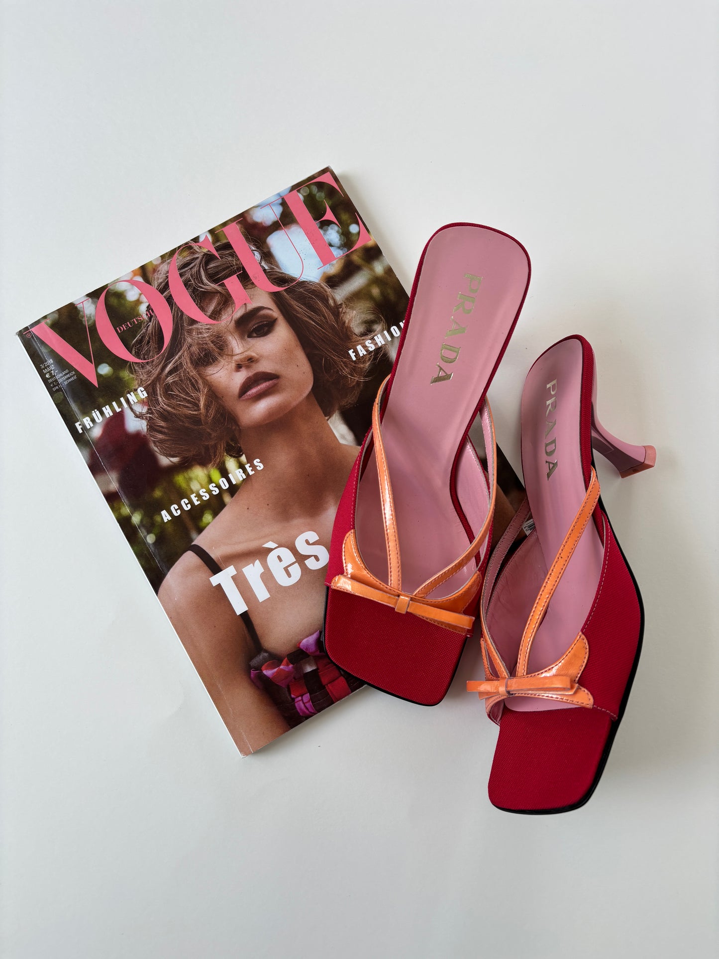 Prada 2000s red bow patent leather kitten heels UNWORN (EU 39,5 / US 9)