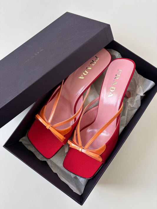 Prada 2000s red bow patent leather kitten heels UNWORN (EU 39,5 / US 9)